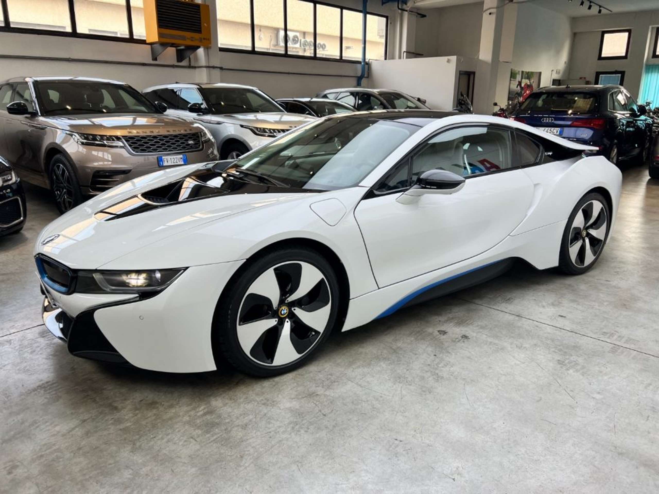 BMW - i8