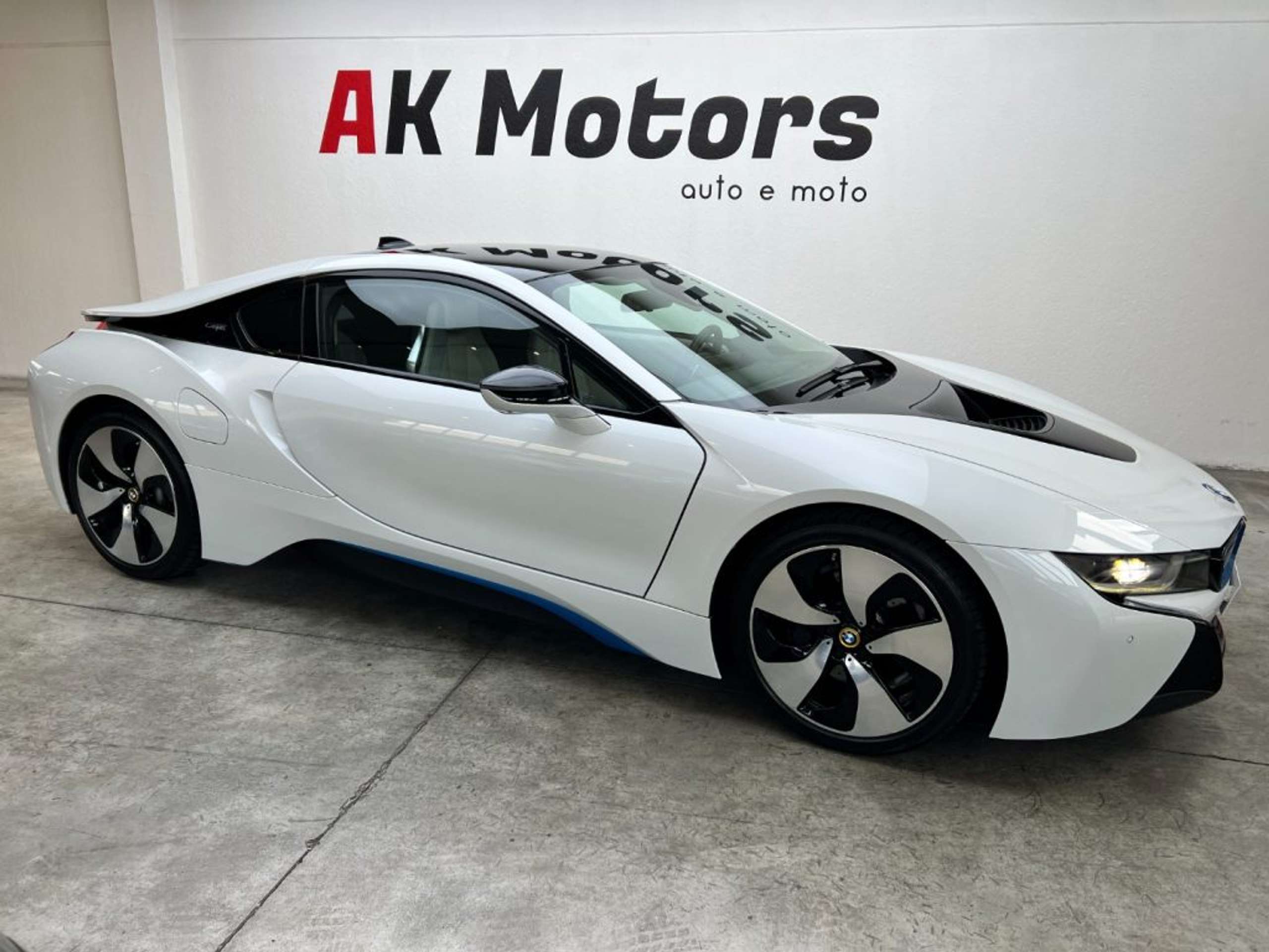 BMW - i8