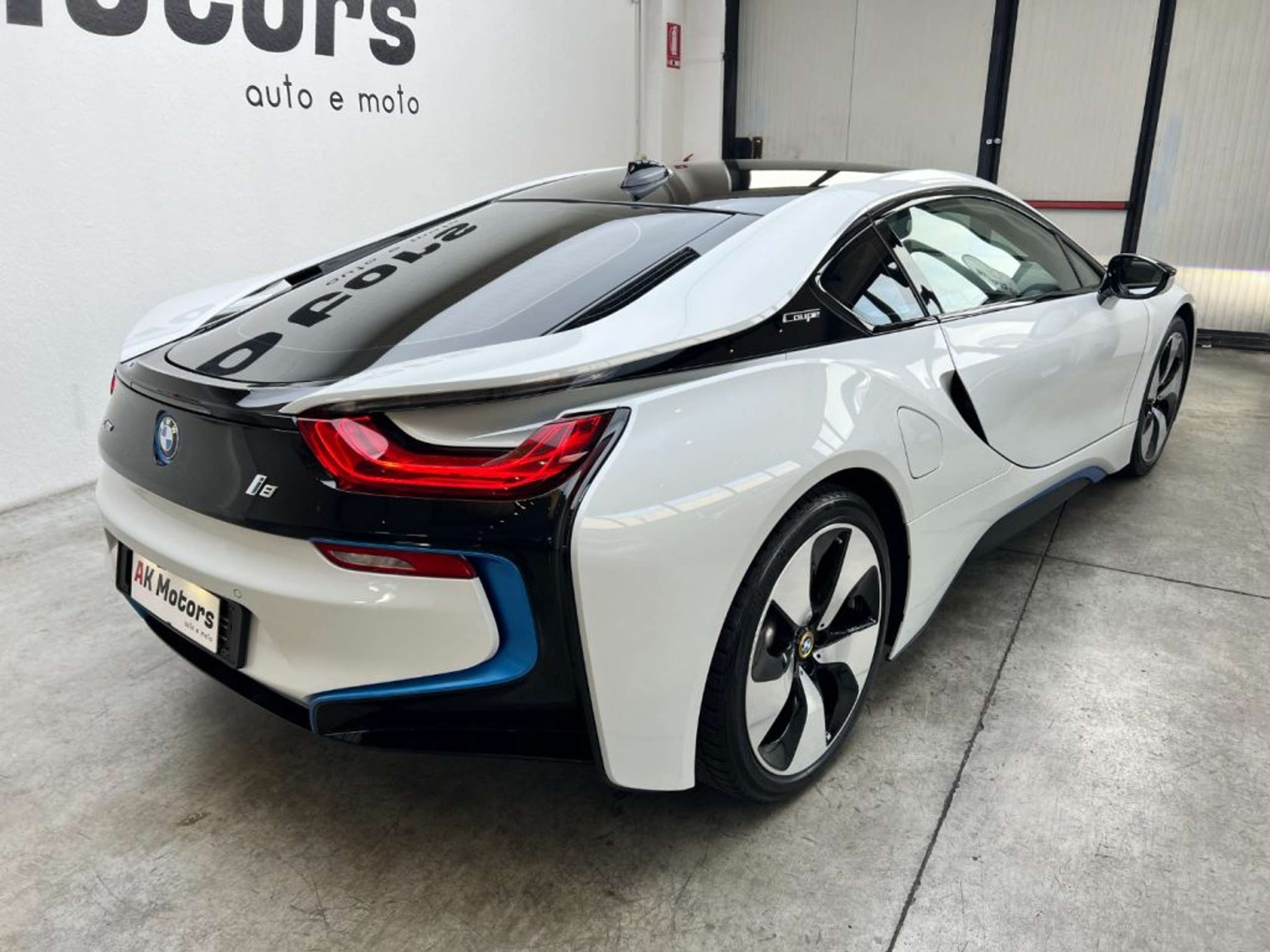 BMW - i8