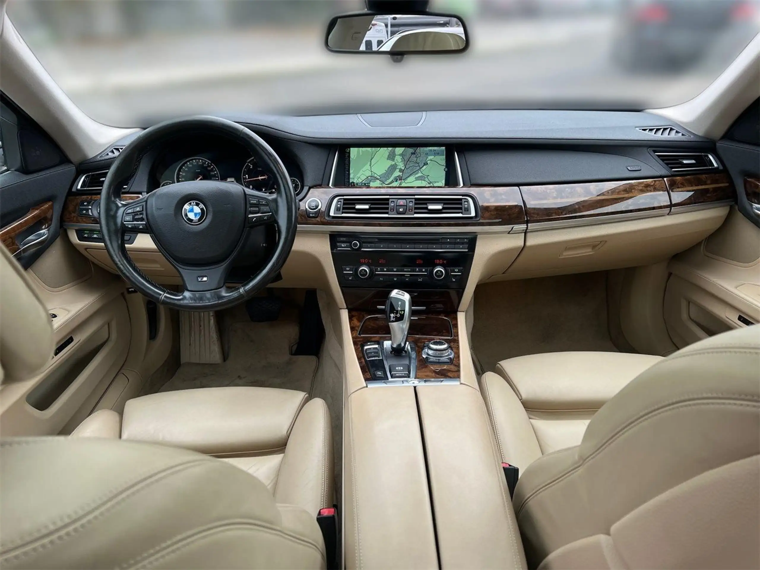 BMW - 730