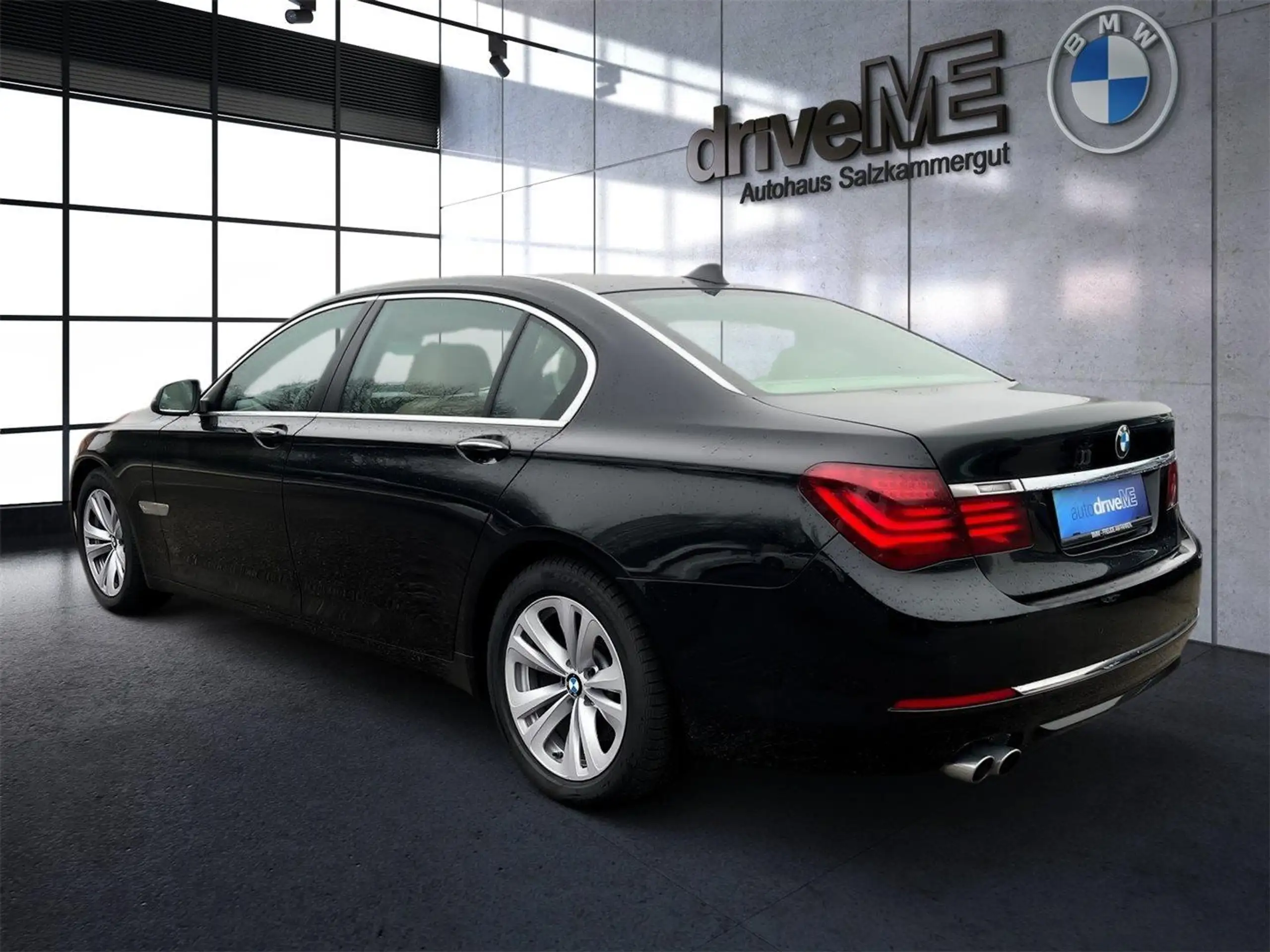 BMW - 730