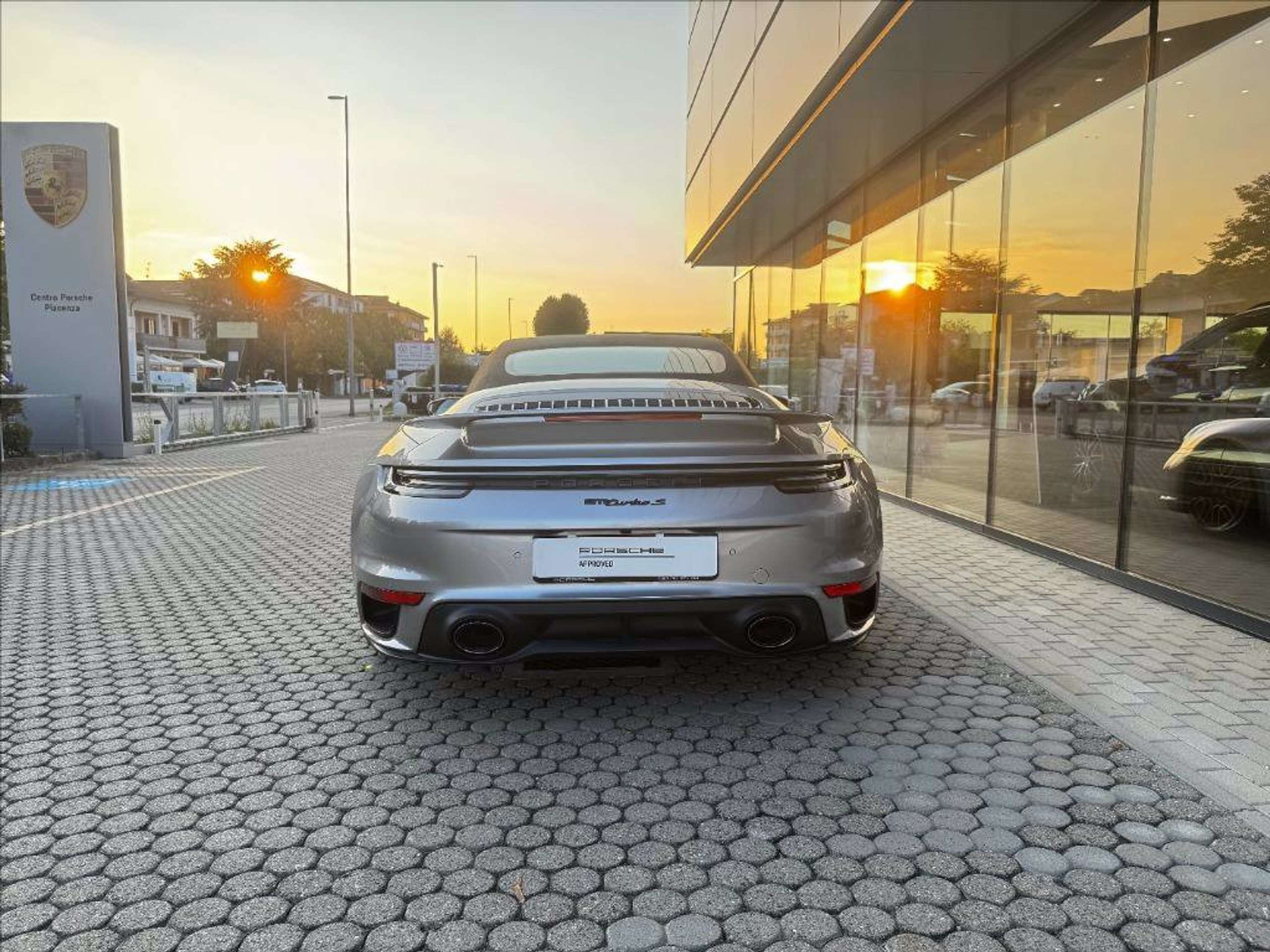 Porsche - 911