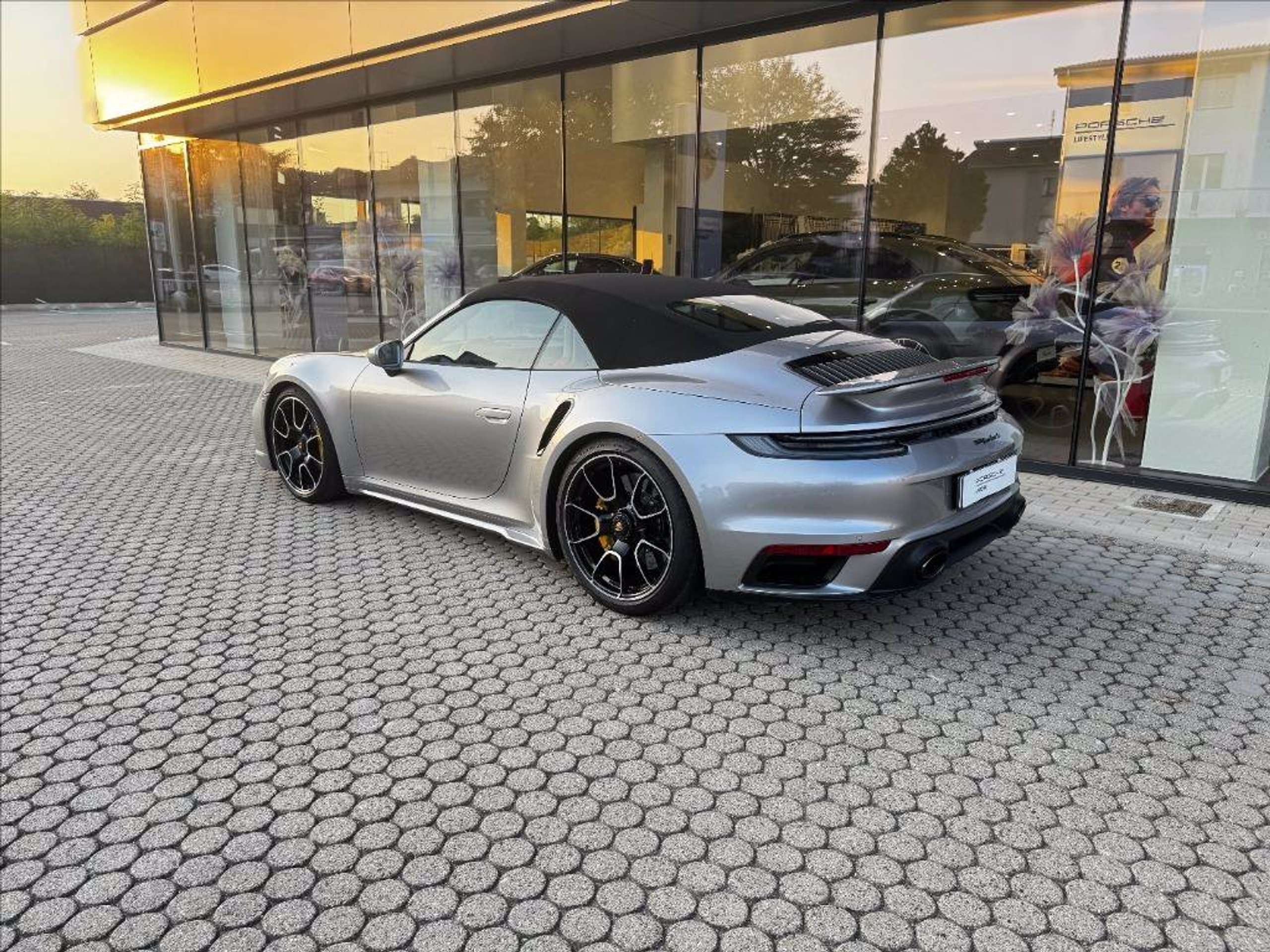 Porsche - 911