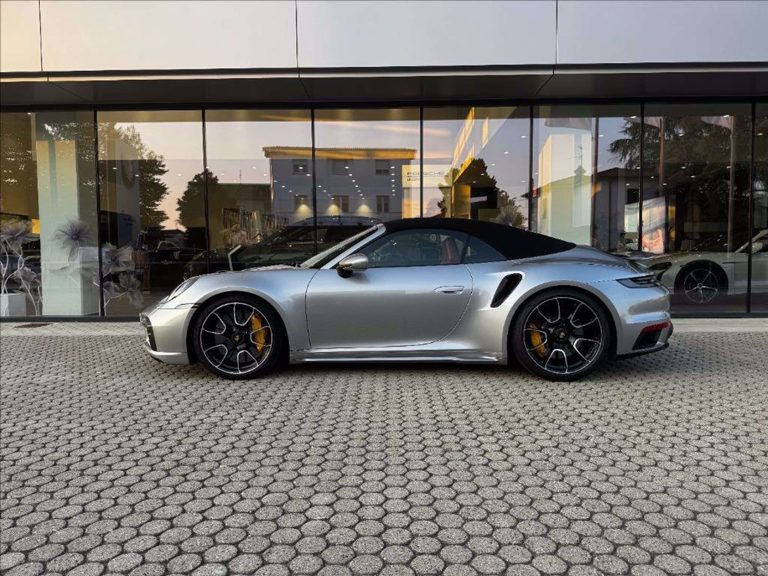 Porsche - 911