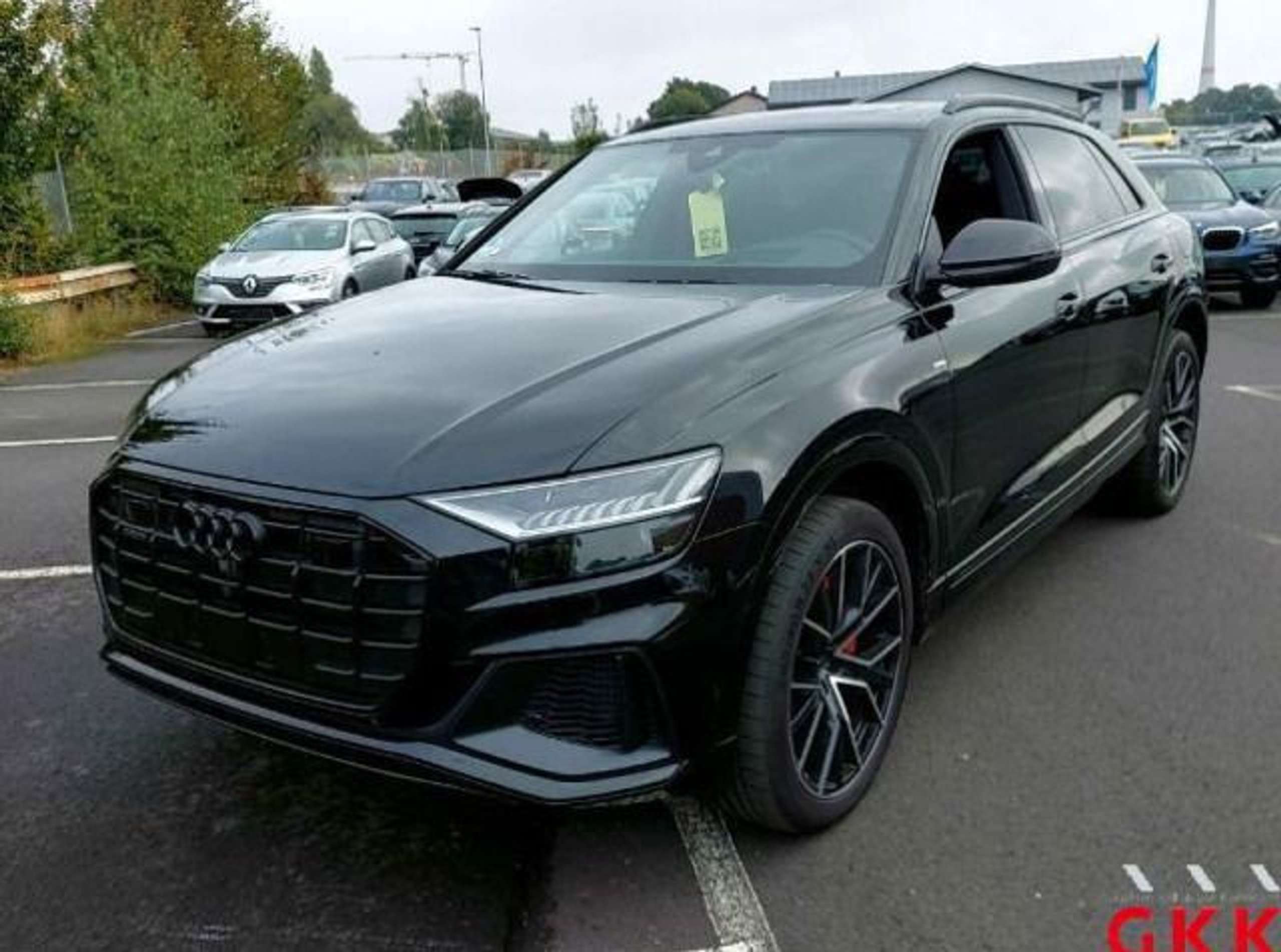 Audi - Q8