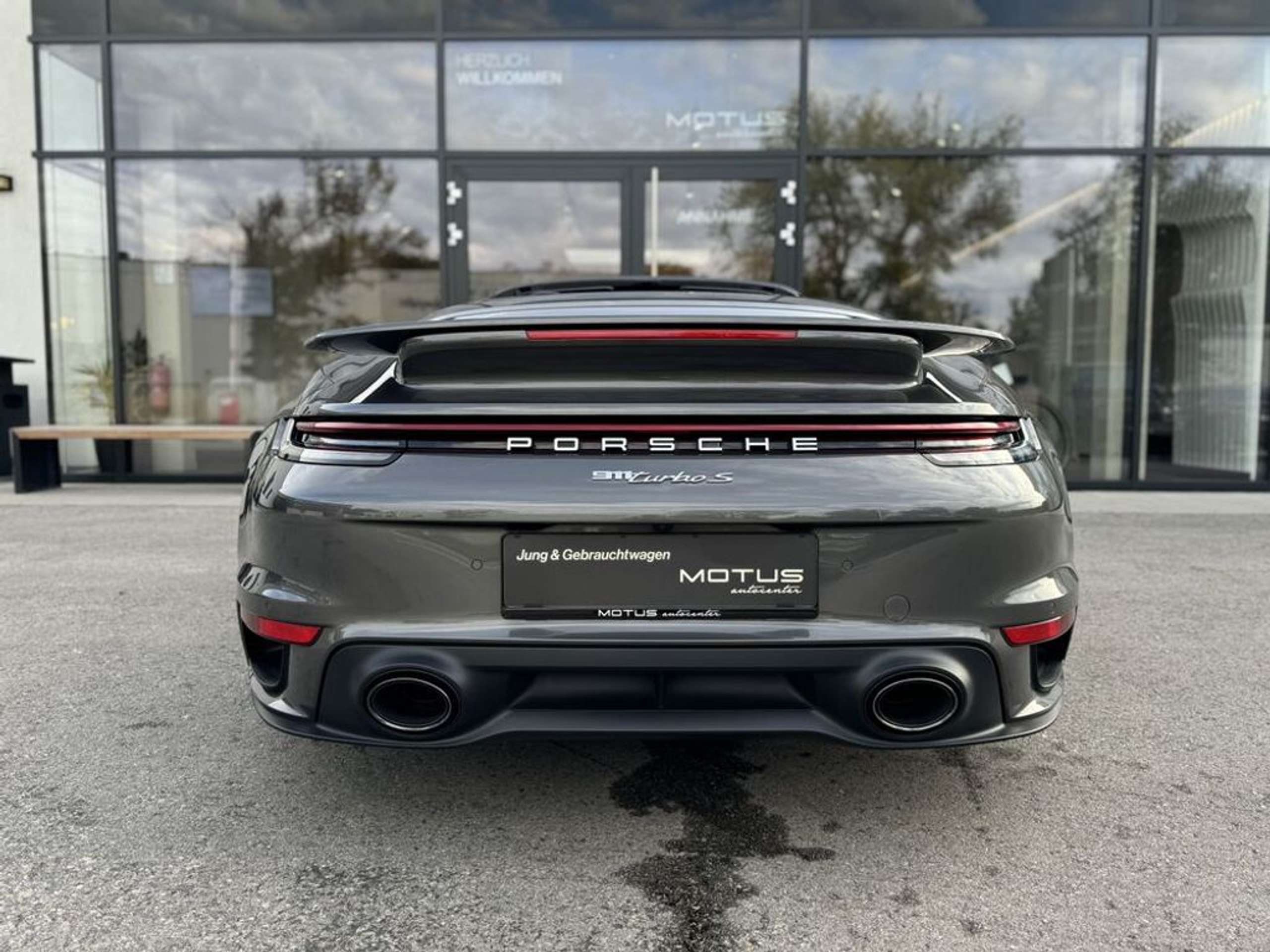 Porsche - 911