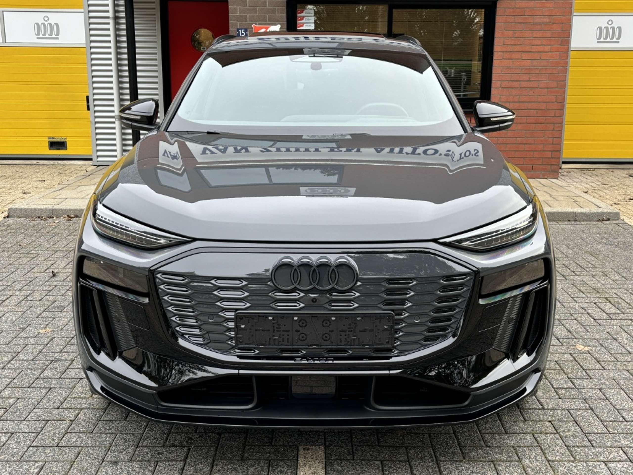 Audi - Q6