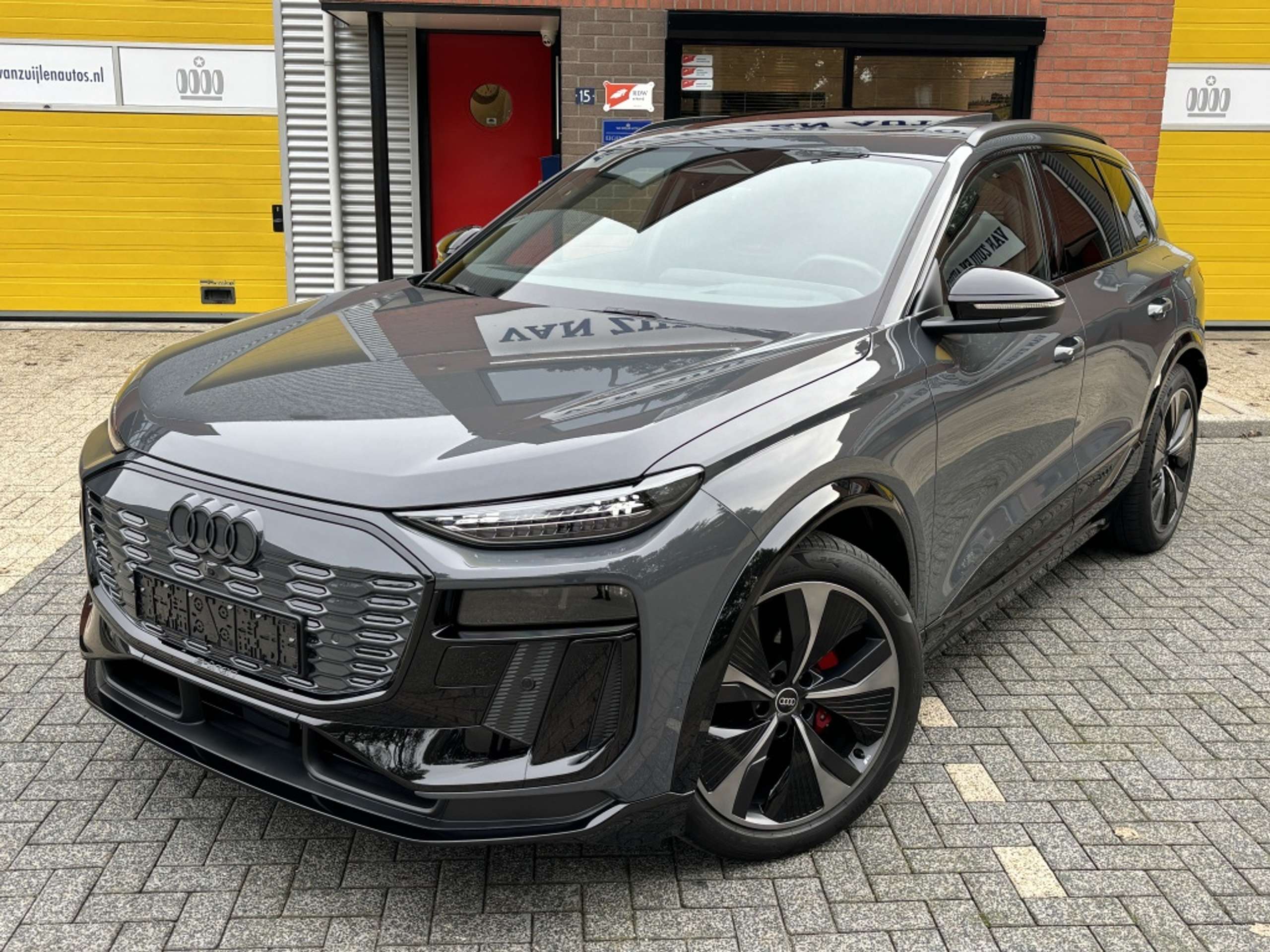 Audi - Q6