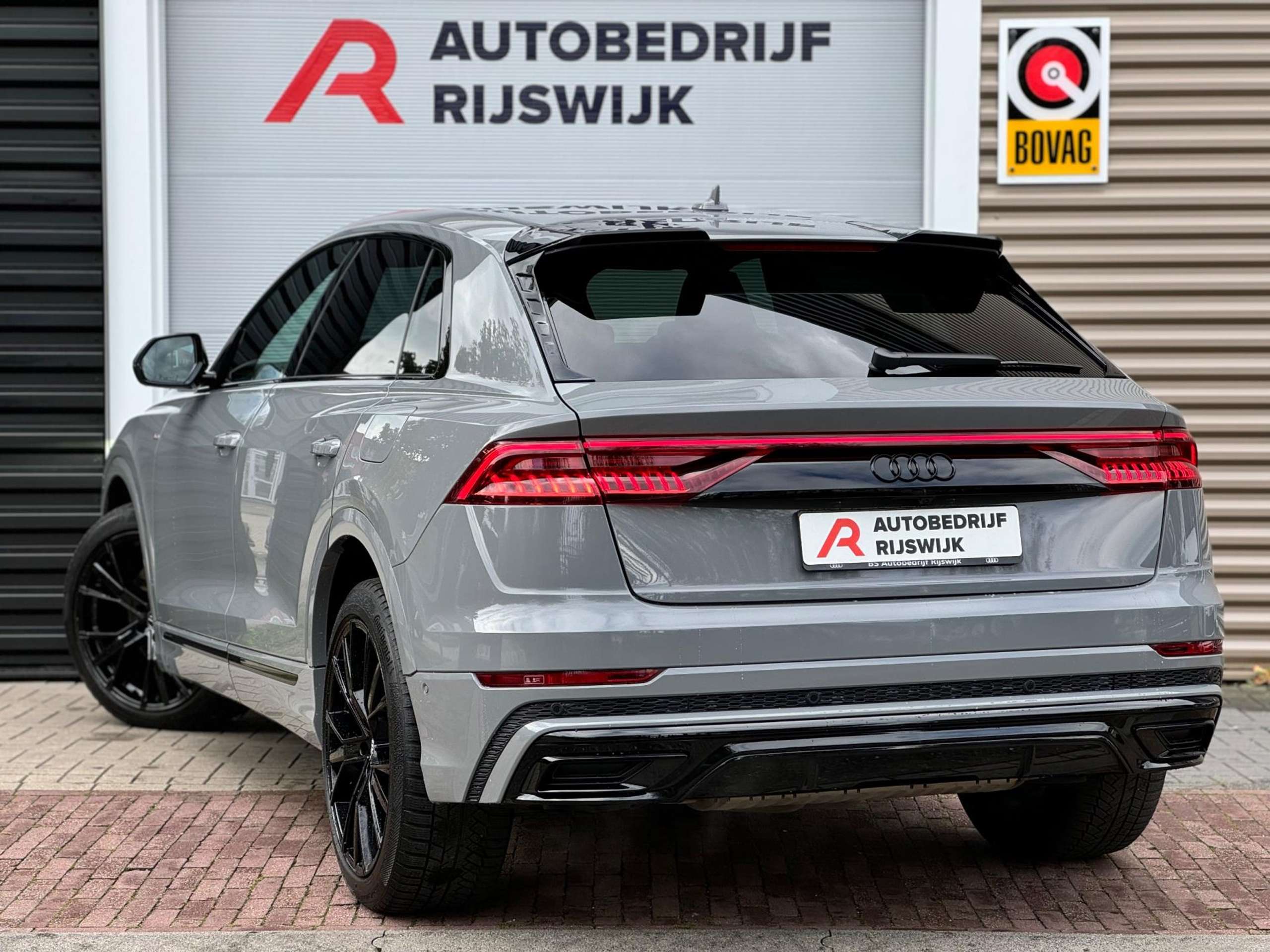 Audi - Q8