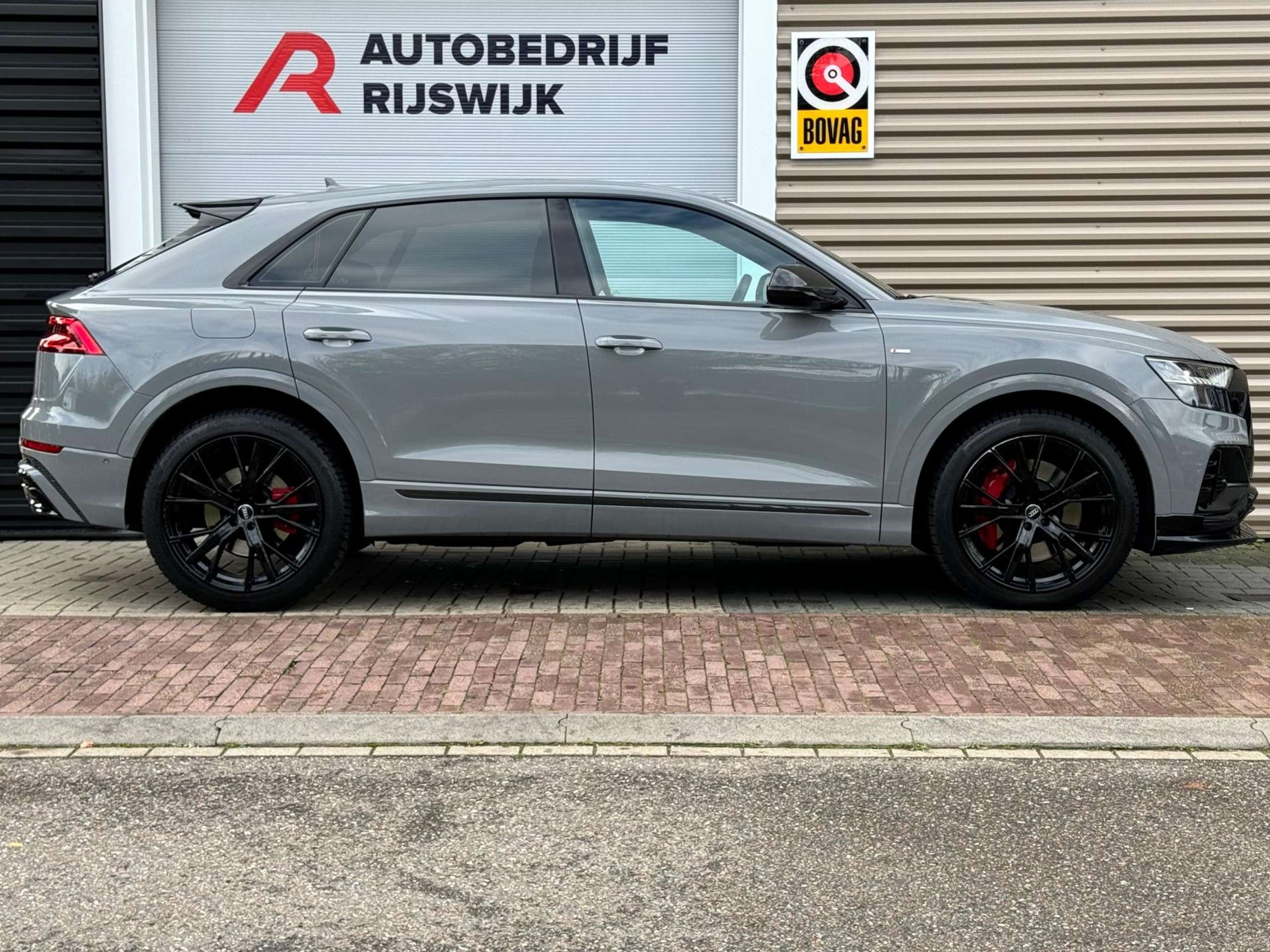 Audi - Q8