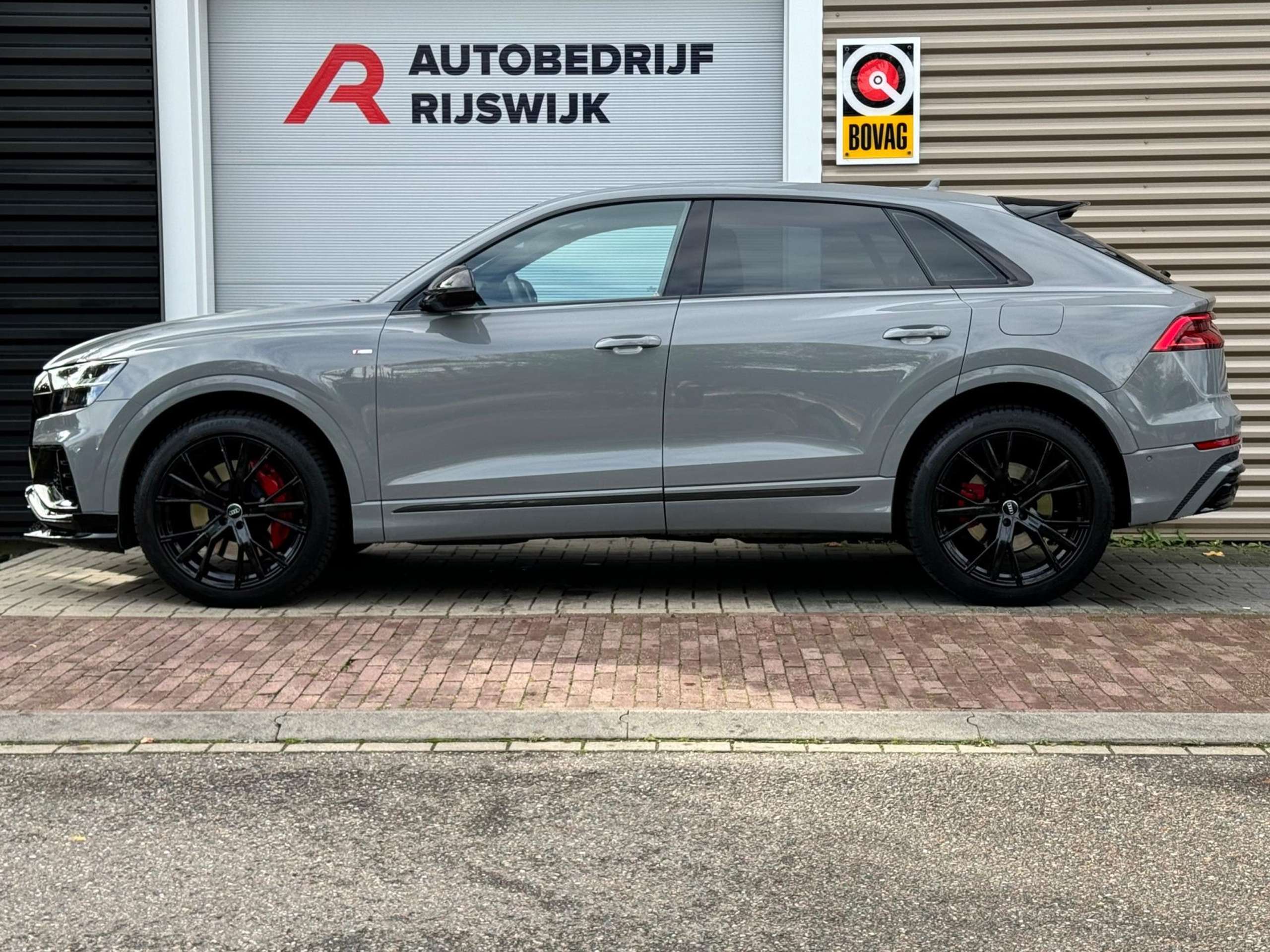 Audi - Q8