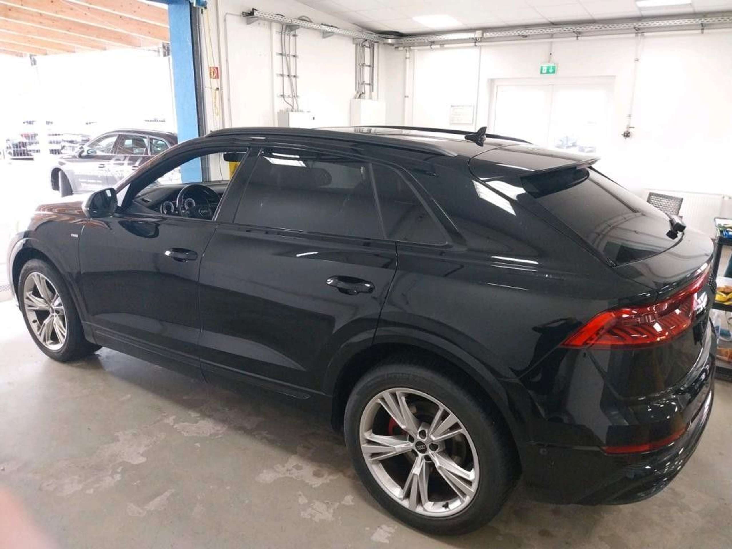 Audi - Q8