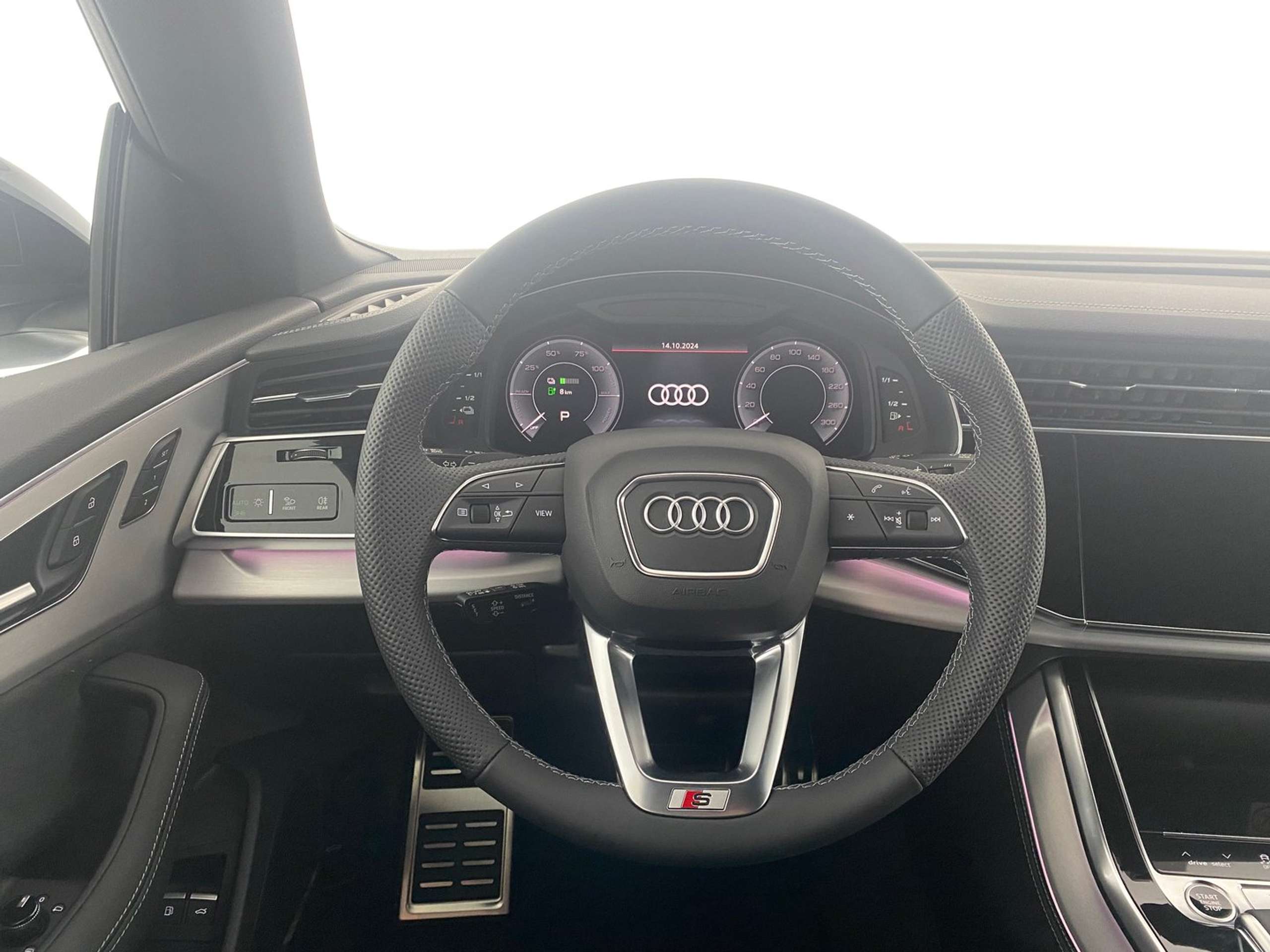 Audi - Q8