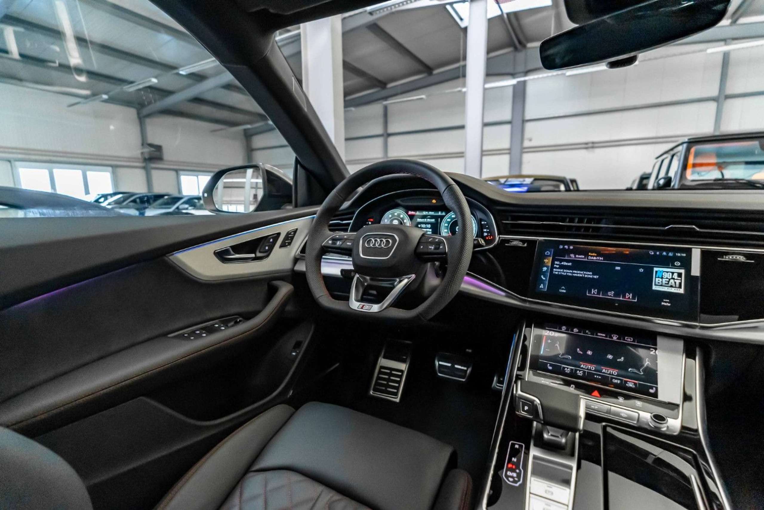 Audi - Q8