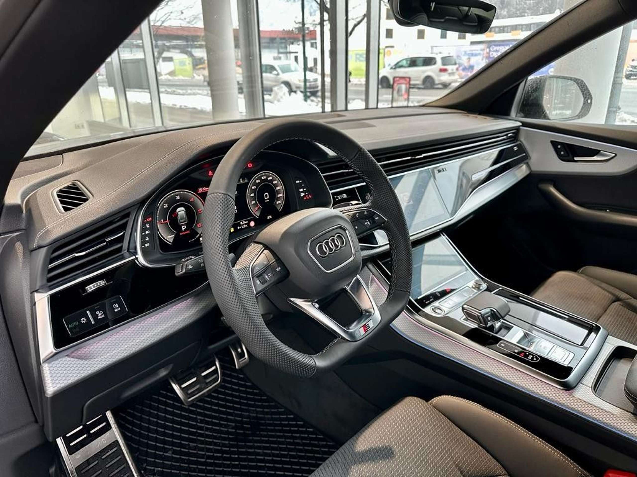 Audi - Q8