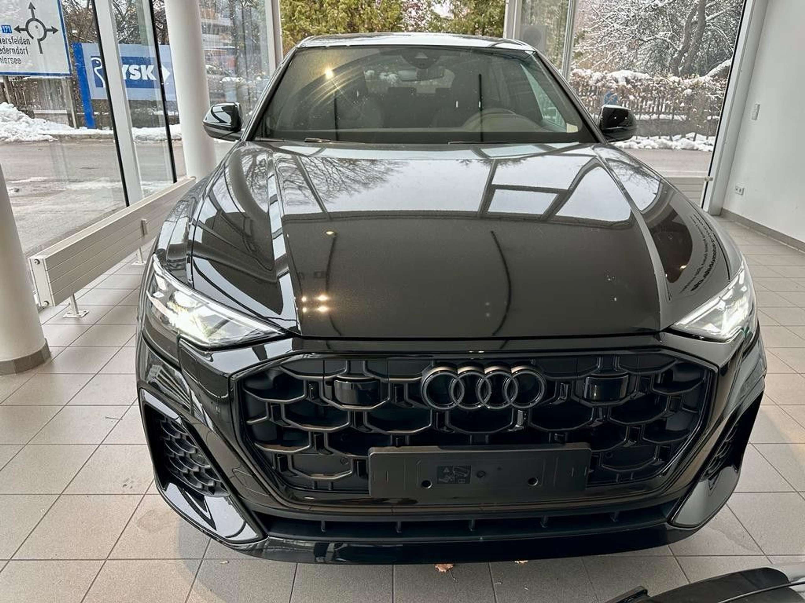 Audi - Q8