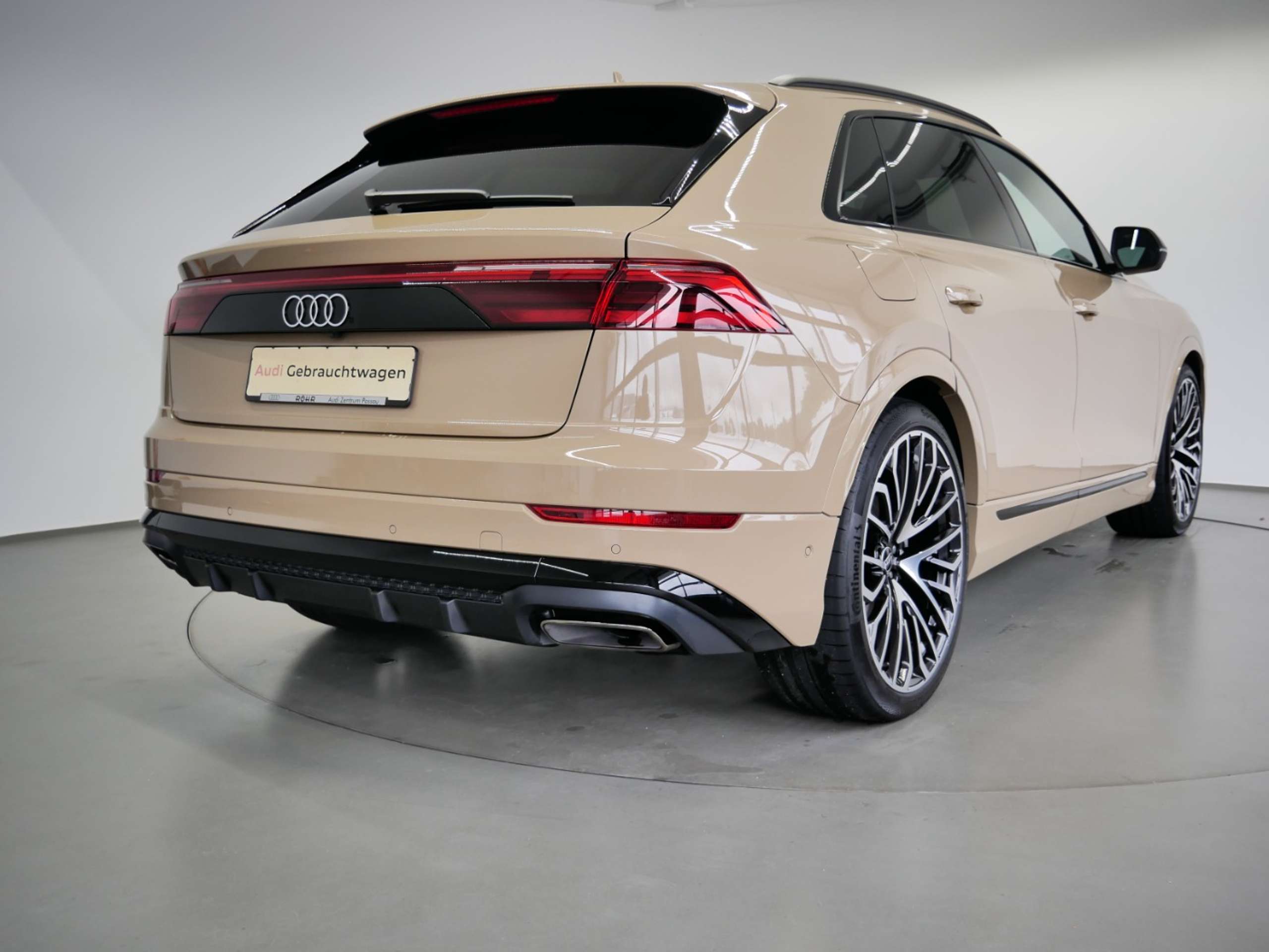 Audi - Q8