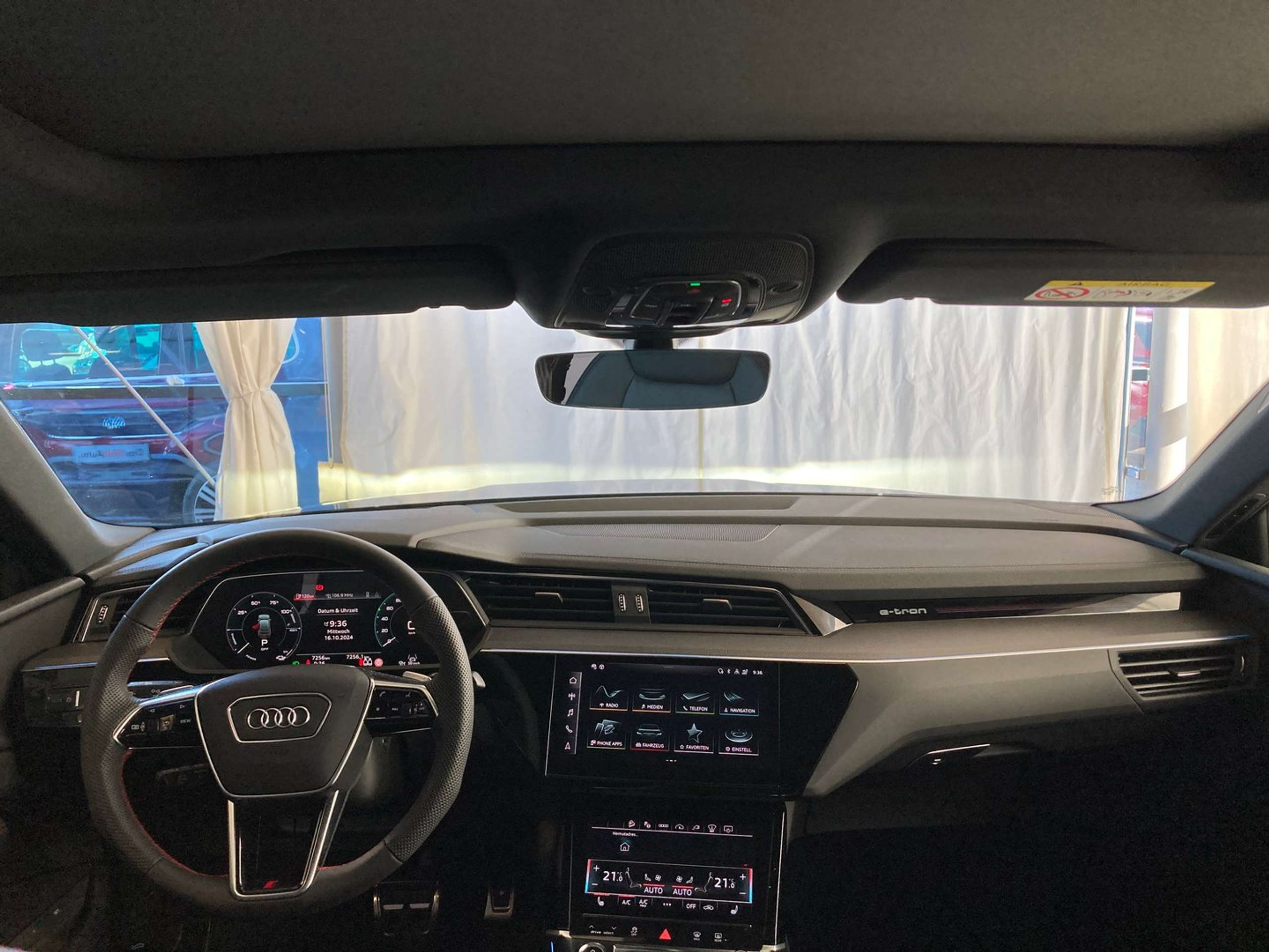 Audi - Q8