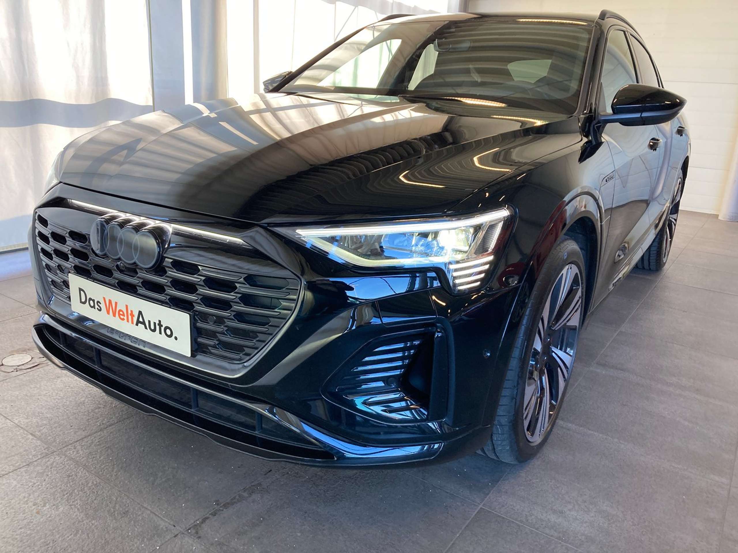 Audi - Q8