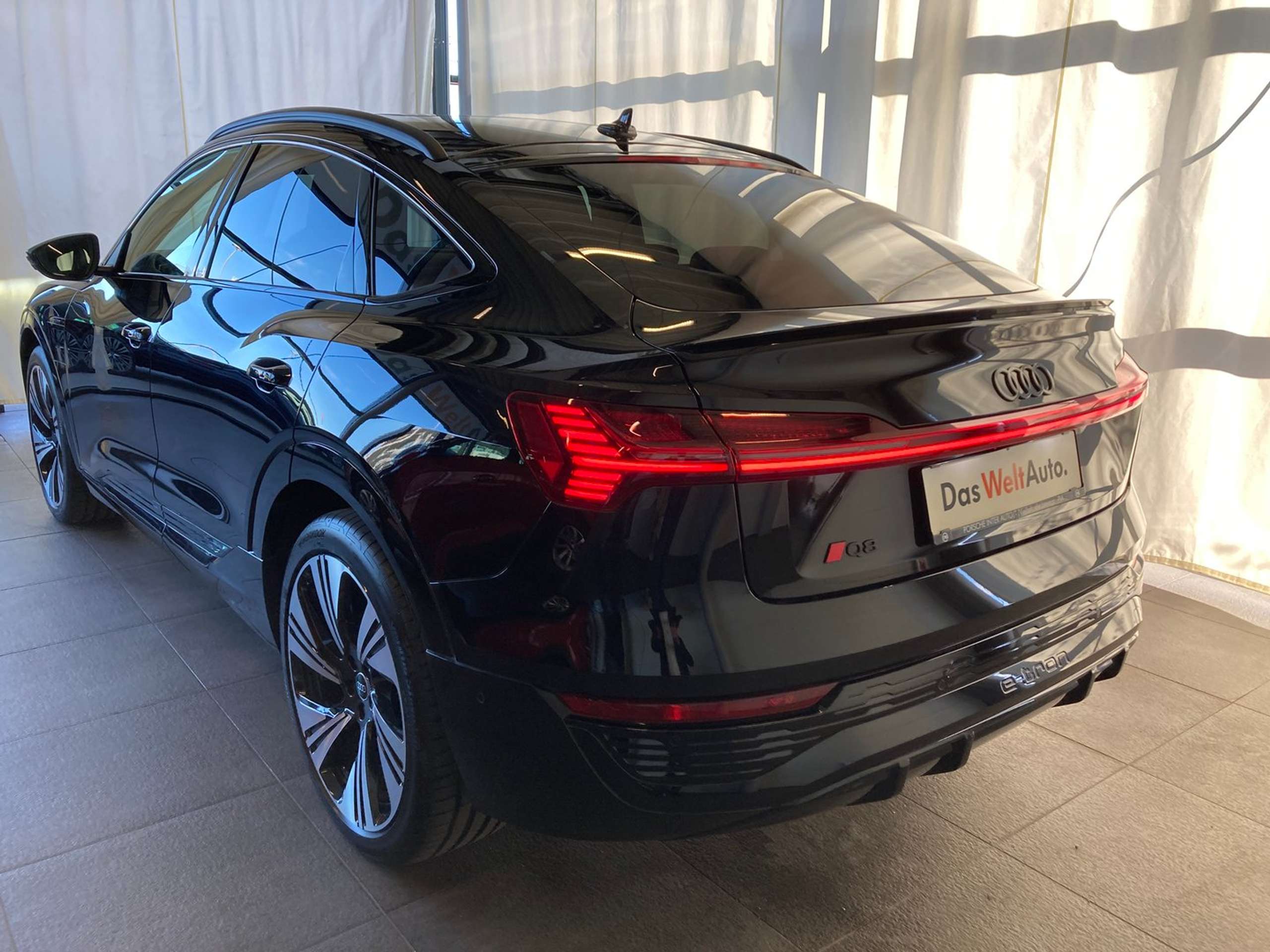 Audi - Q8