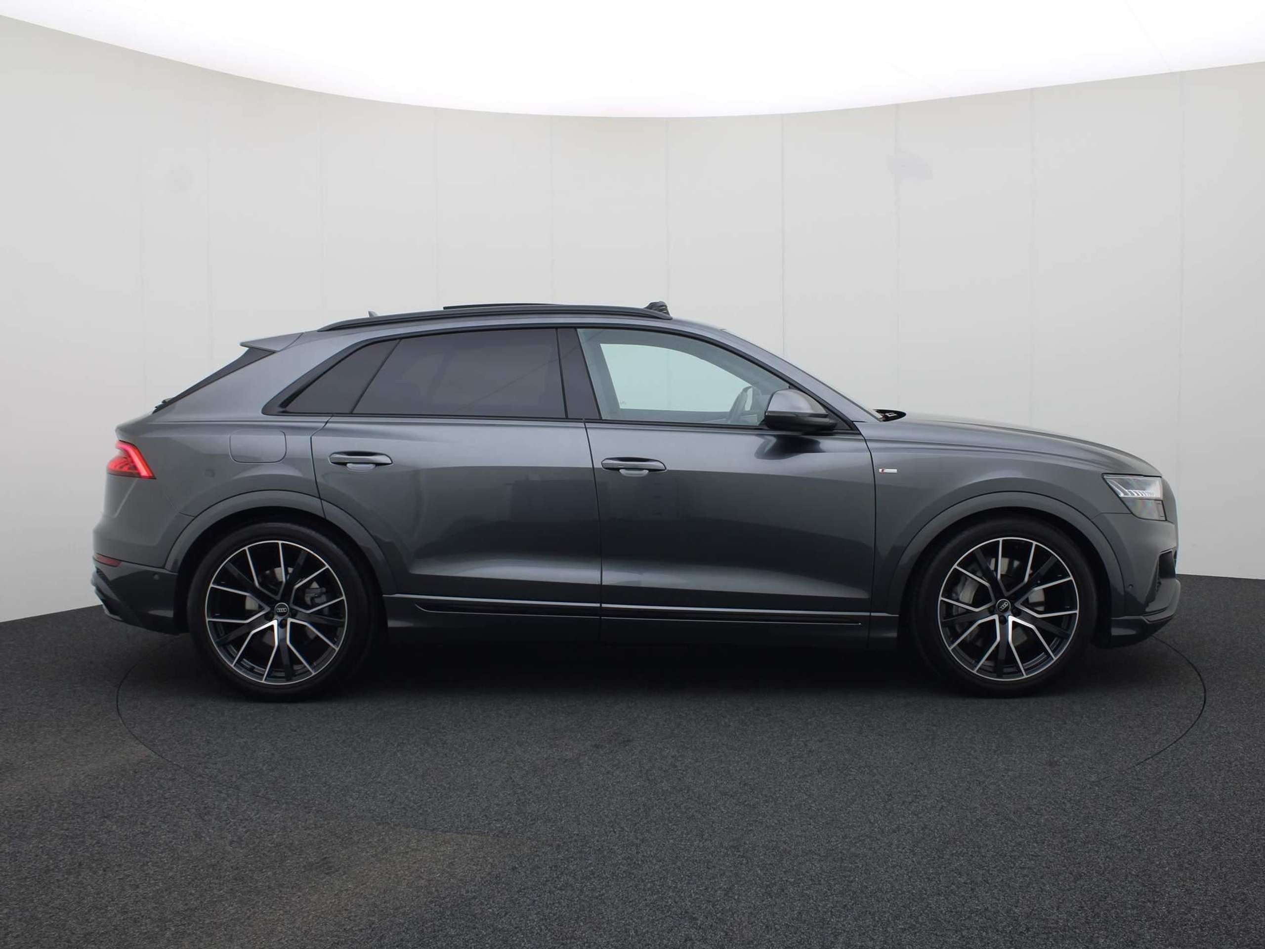 Audi - Q8