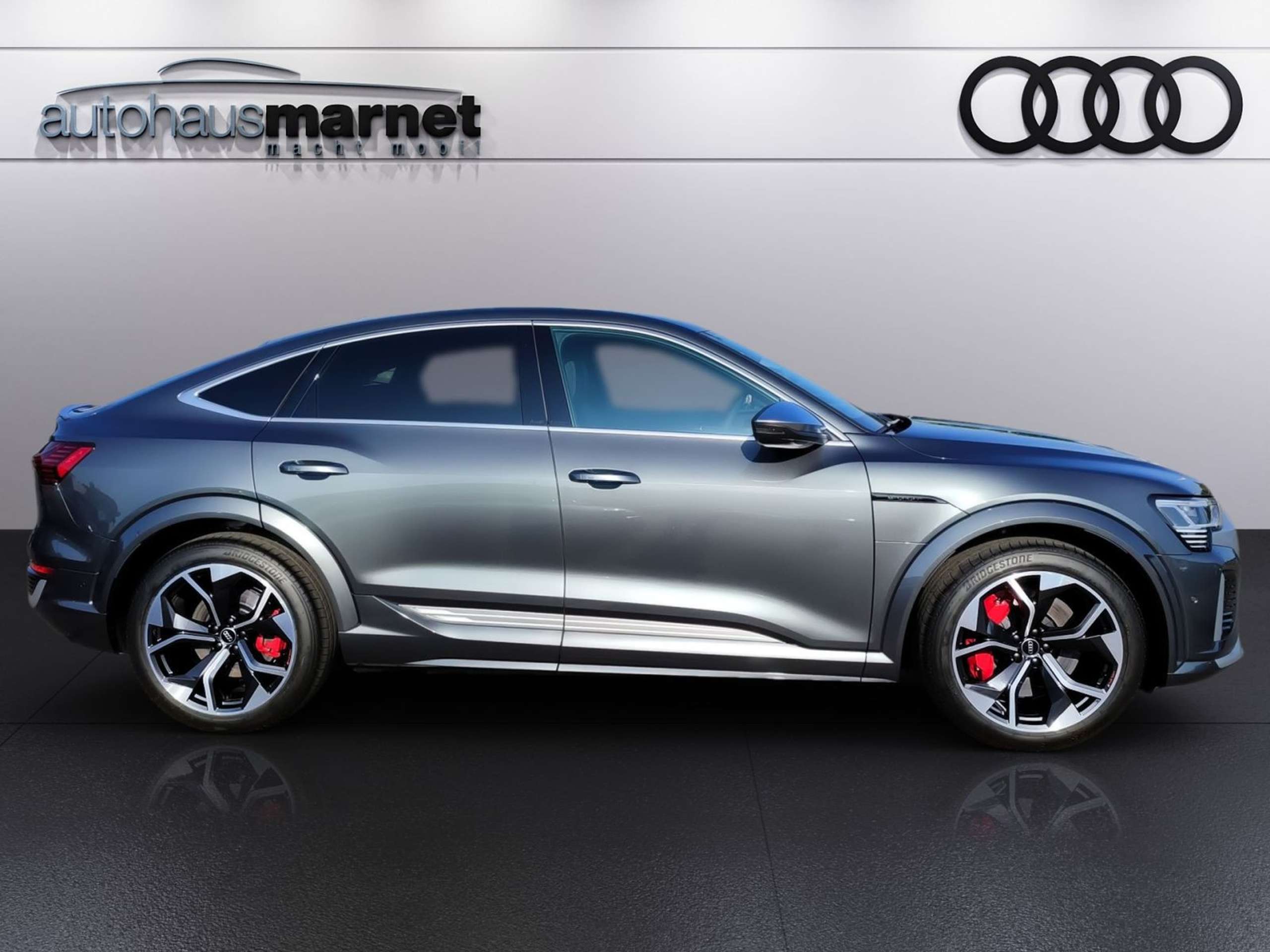 Audi - Q8