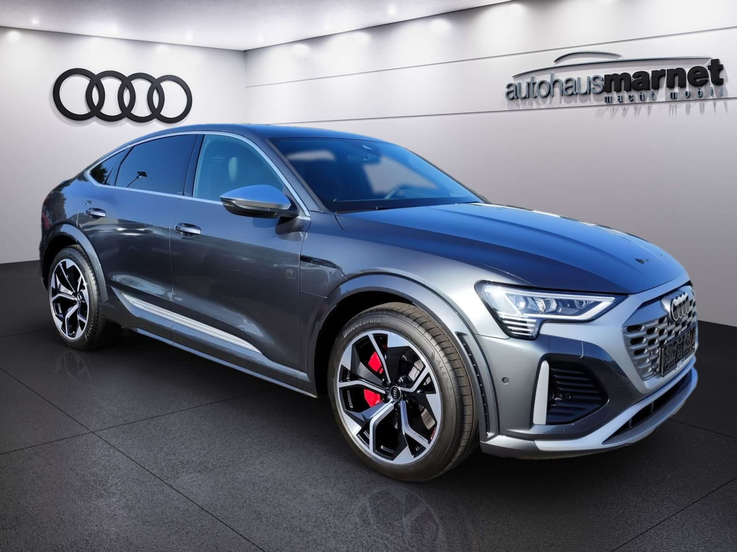 Audi - Q8