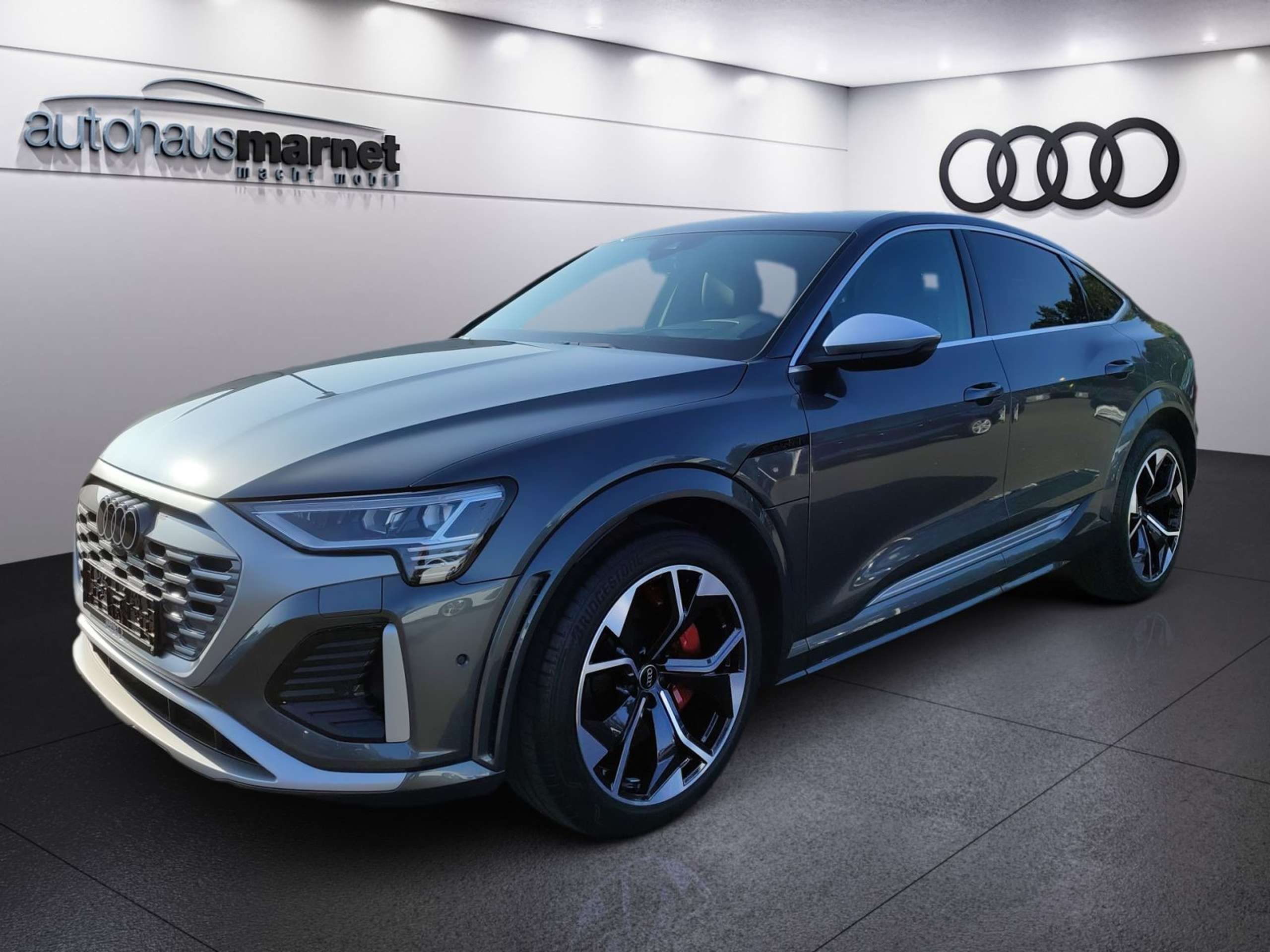 Audi - Q8