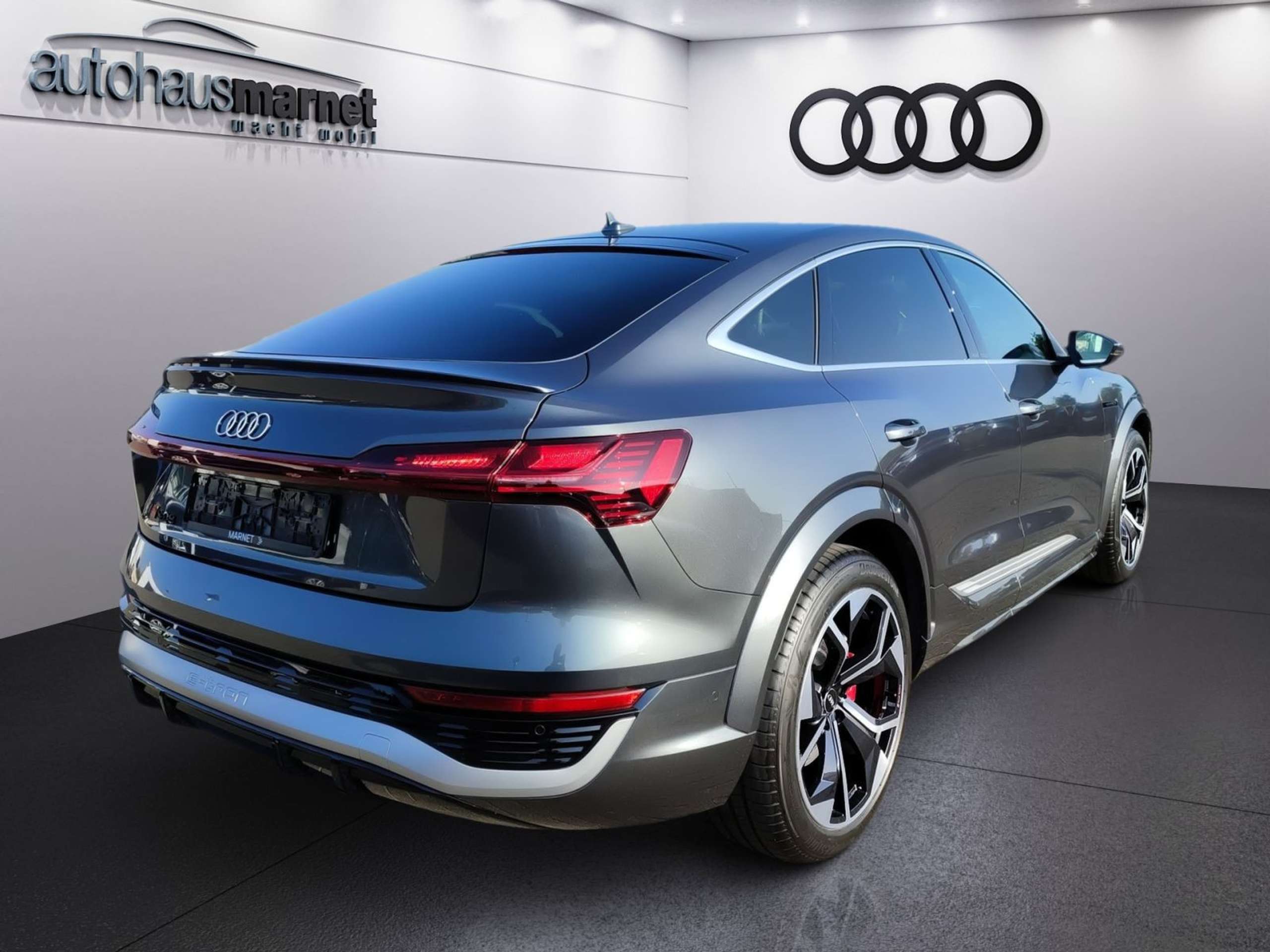 Audi - Q8