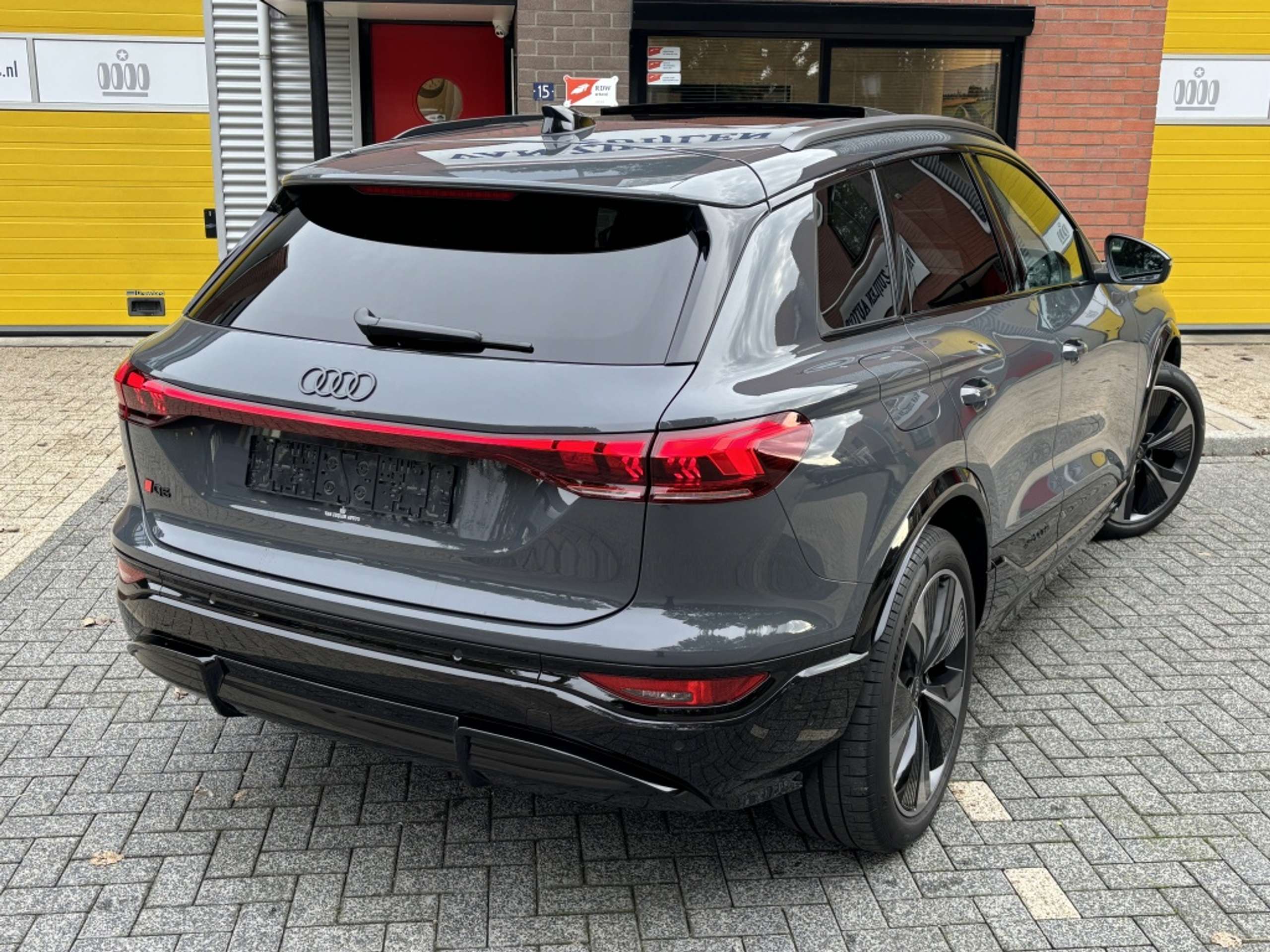 Audi - Q6