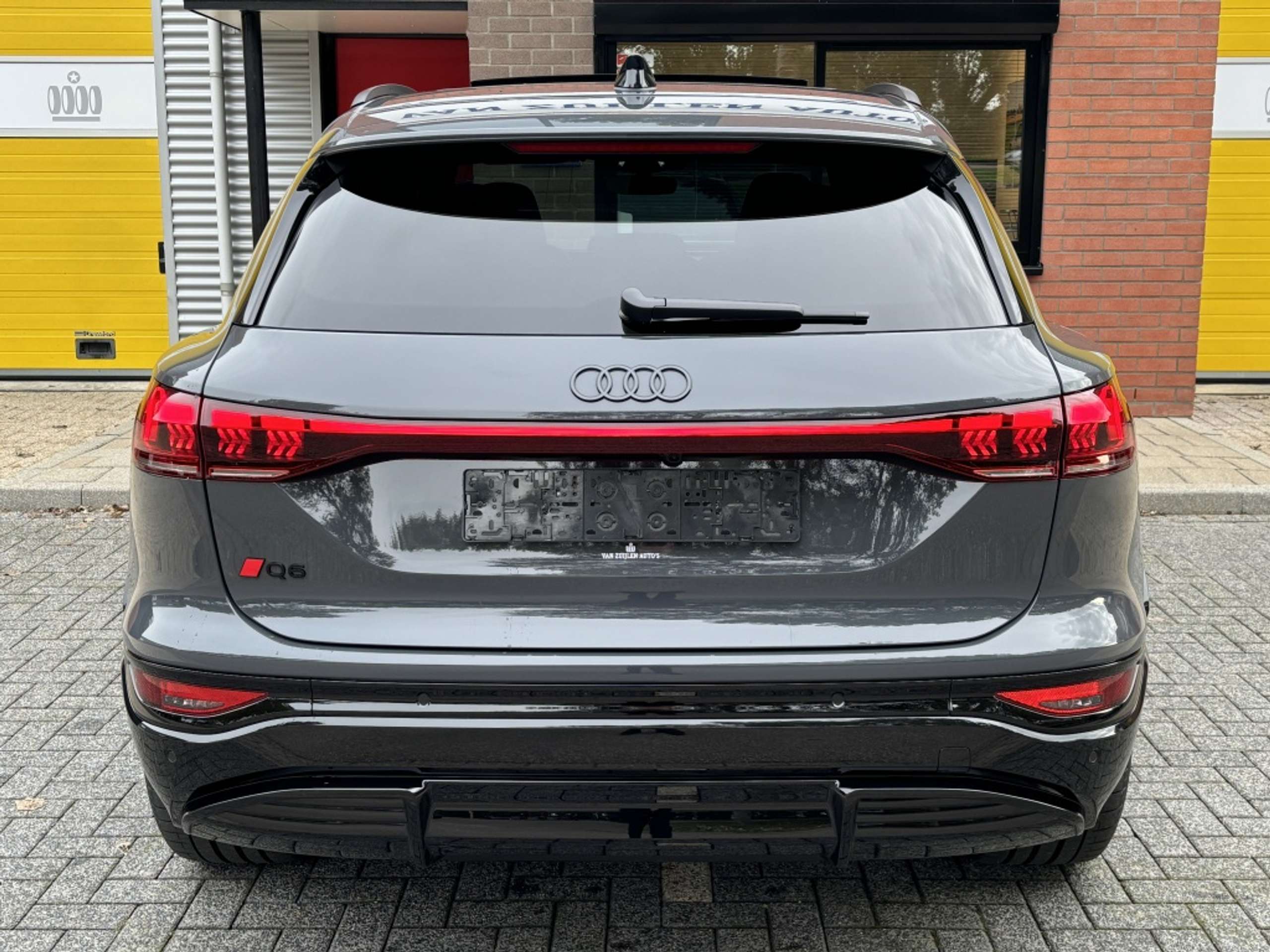 Audi - Q6