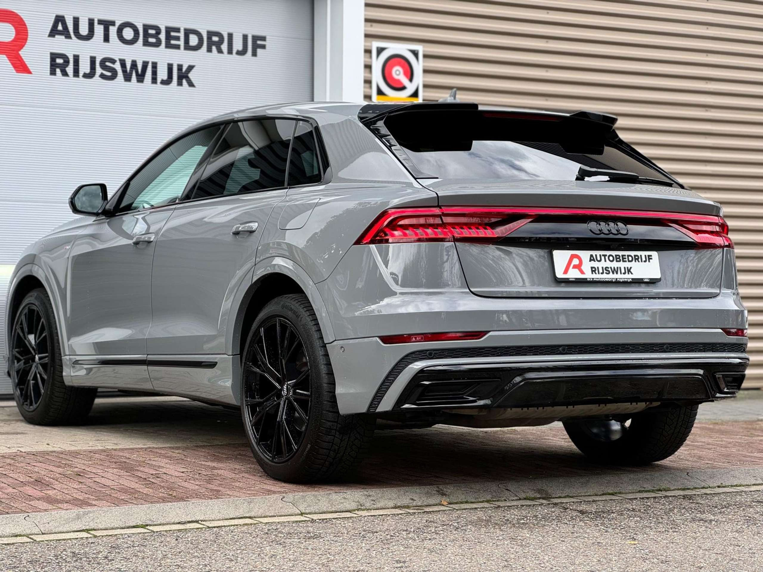 Audi - Q8