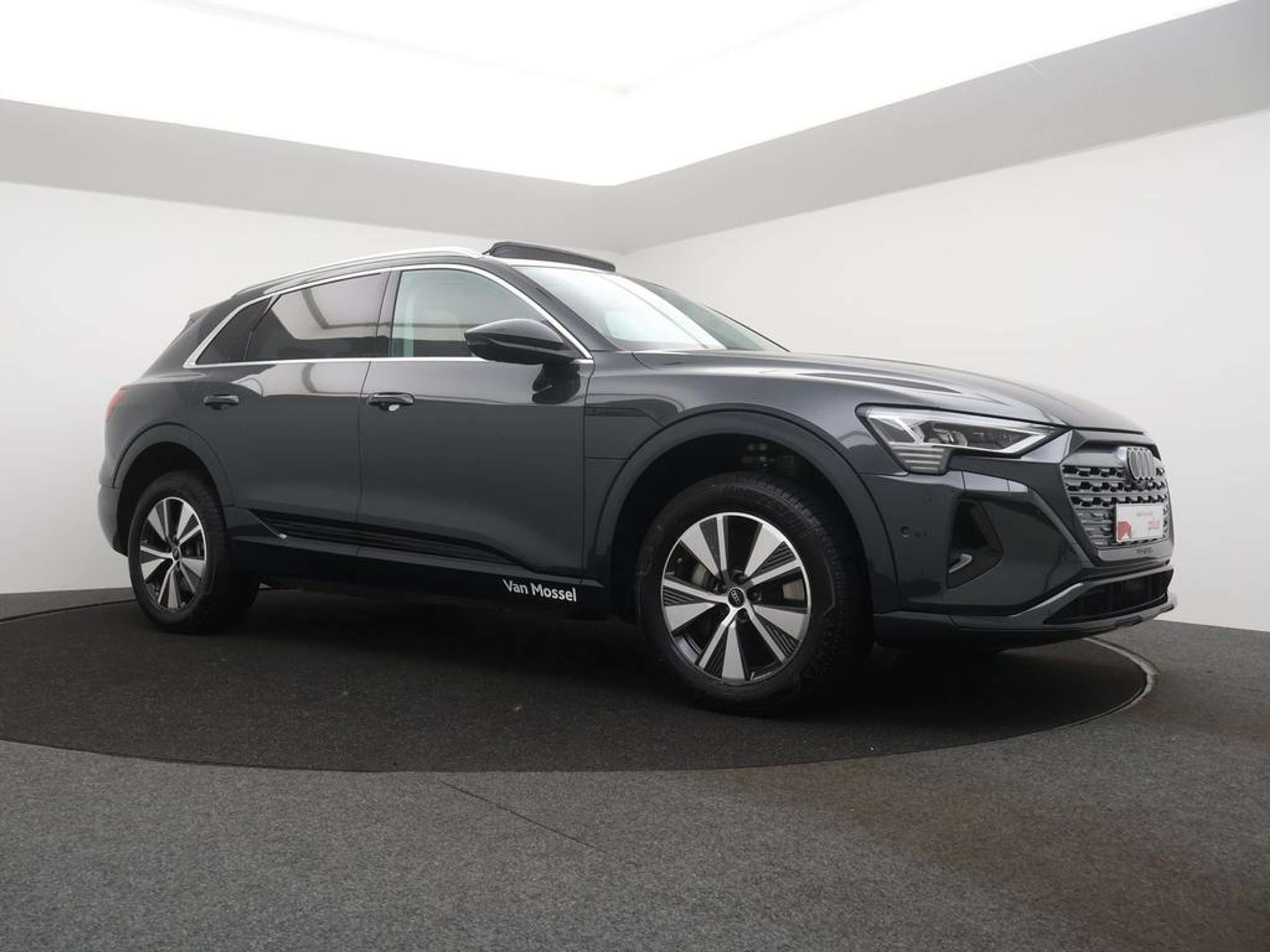 Audi - Q8 e-tron