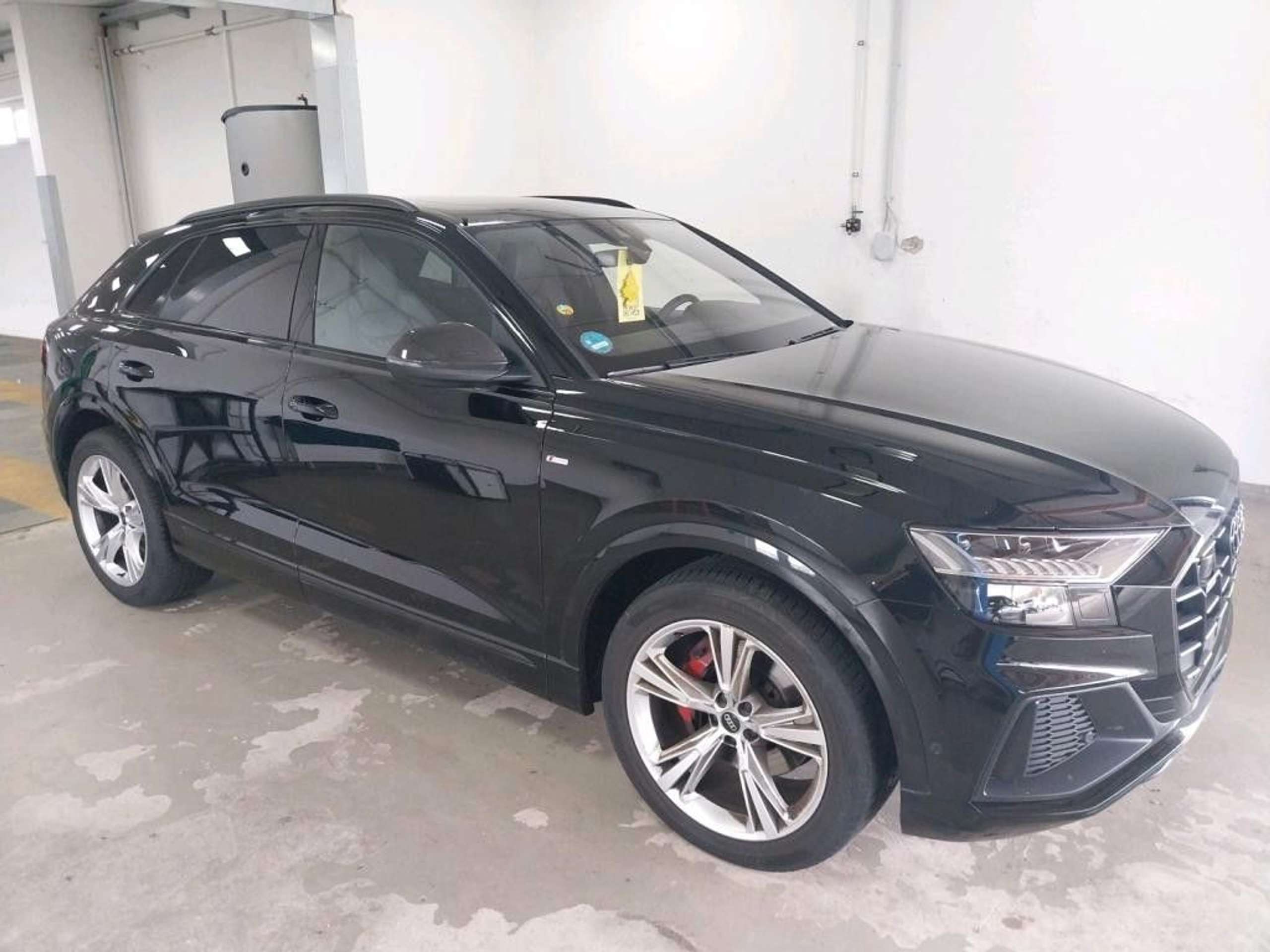 Audi - Q8