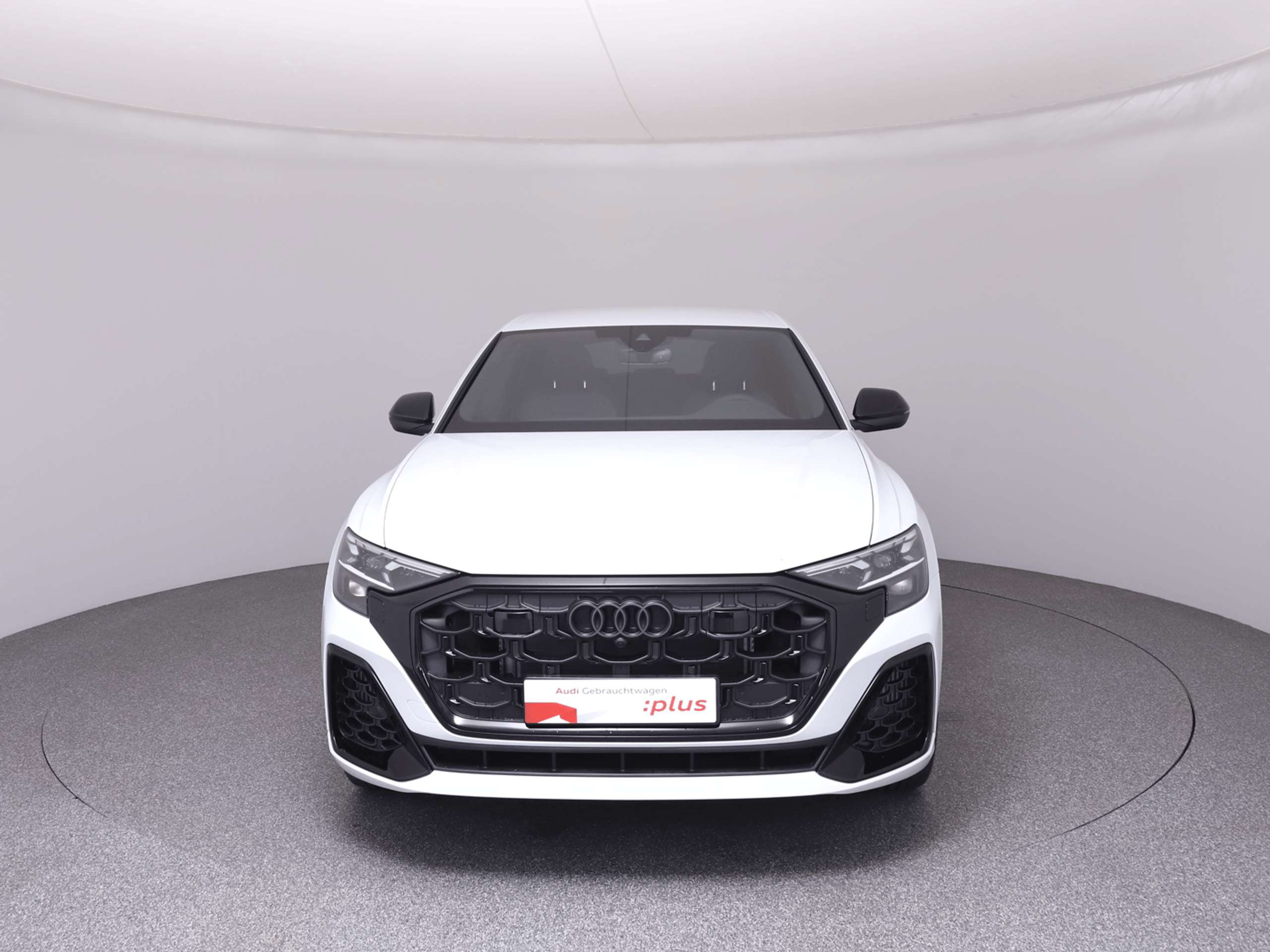 Audi - Q8