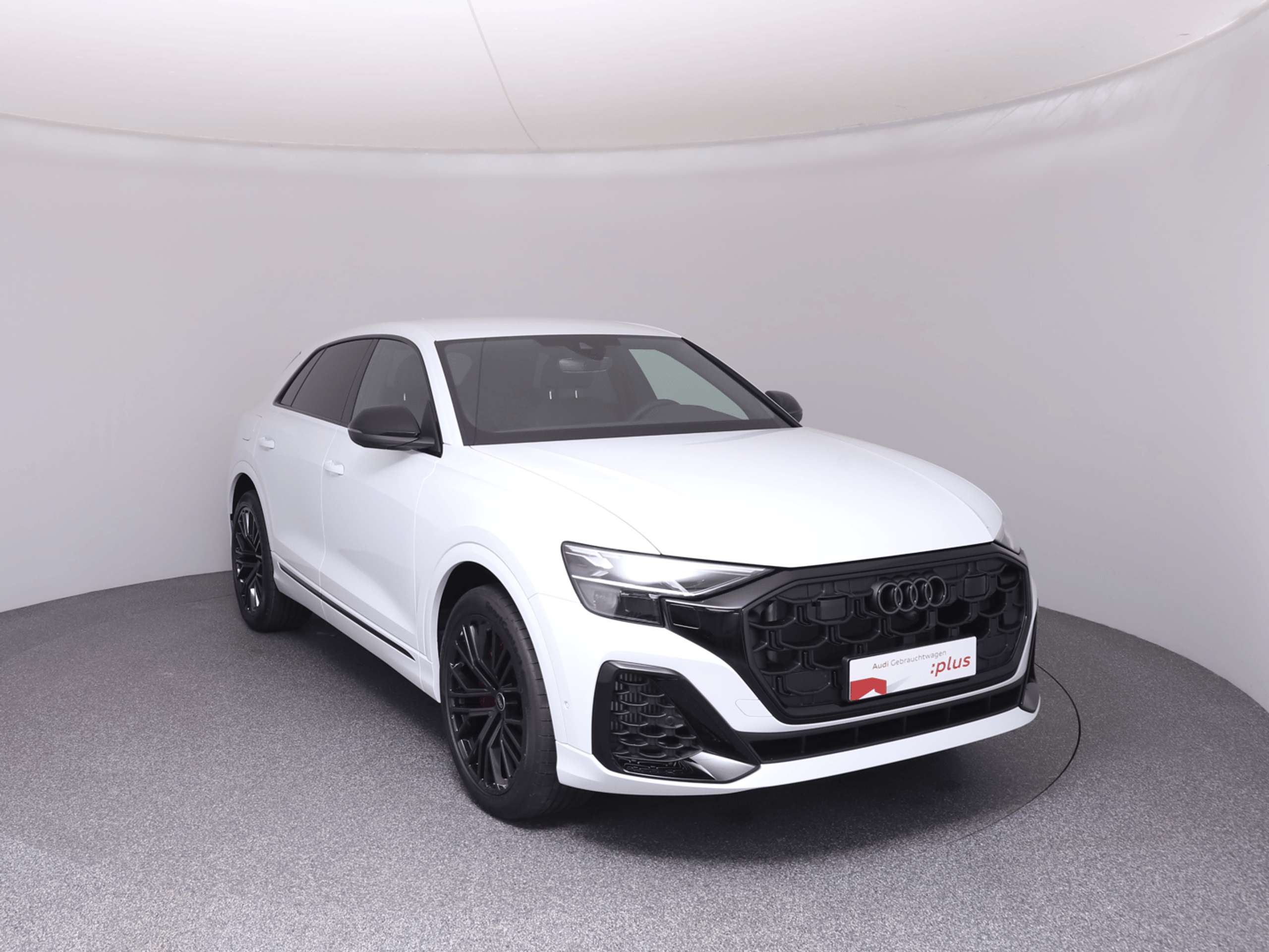 Audi - Q8