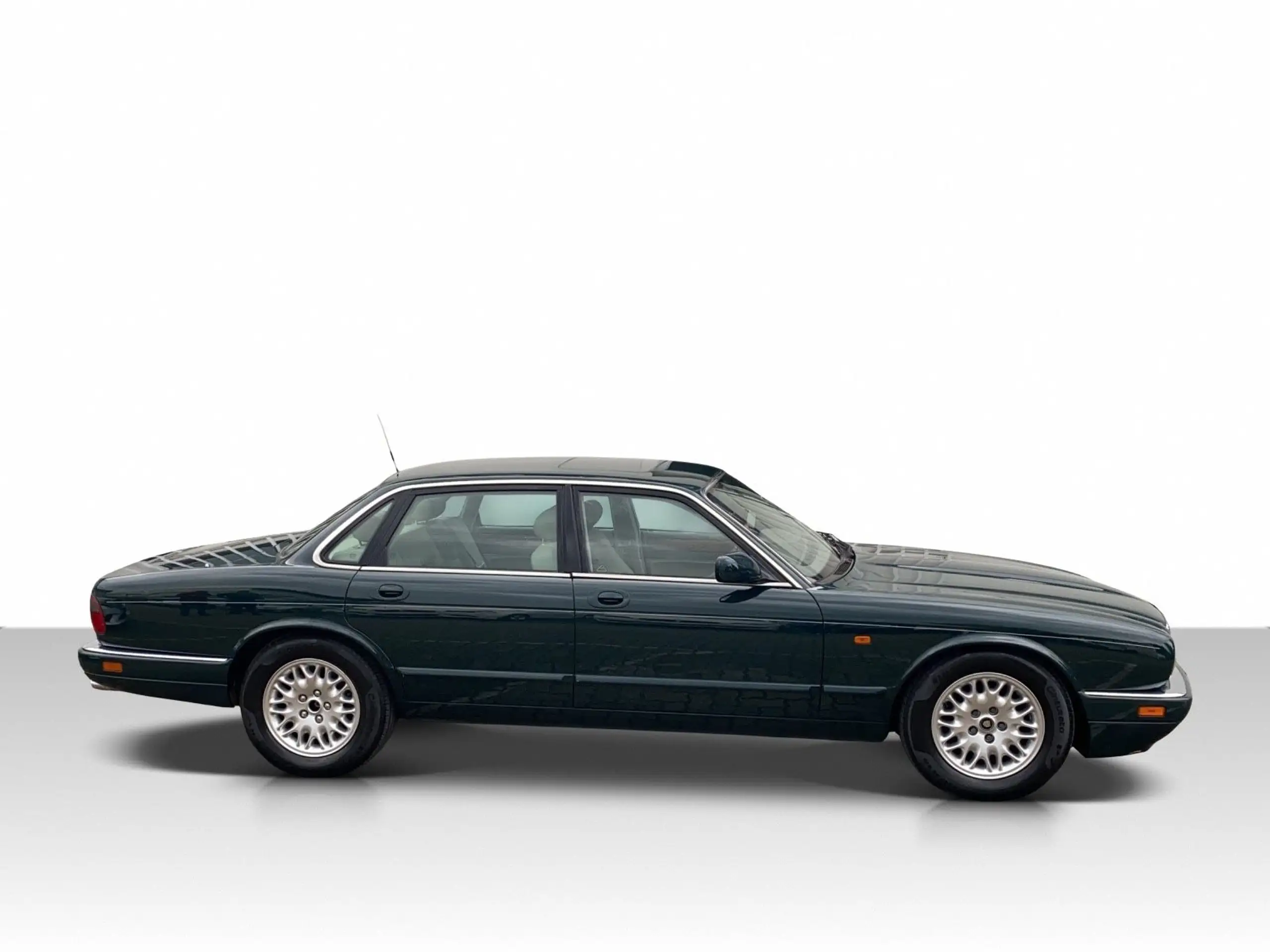 Jaguar - XJ6