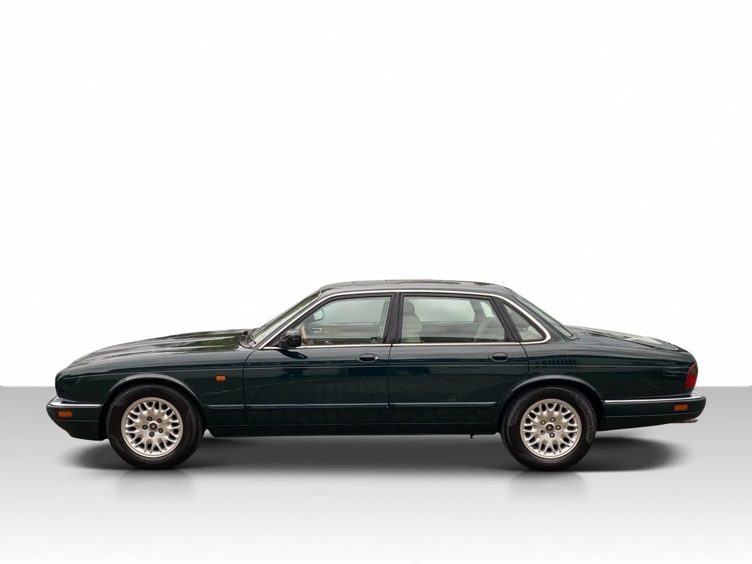 Jaguar - XJ6