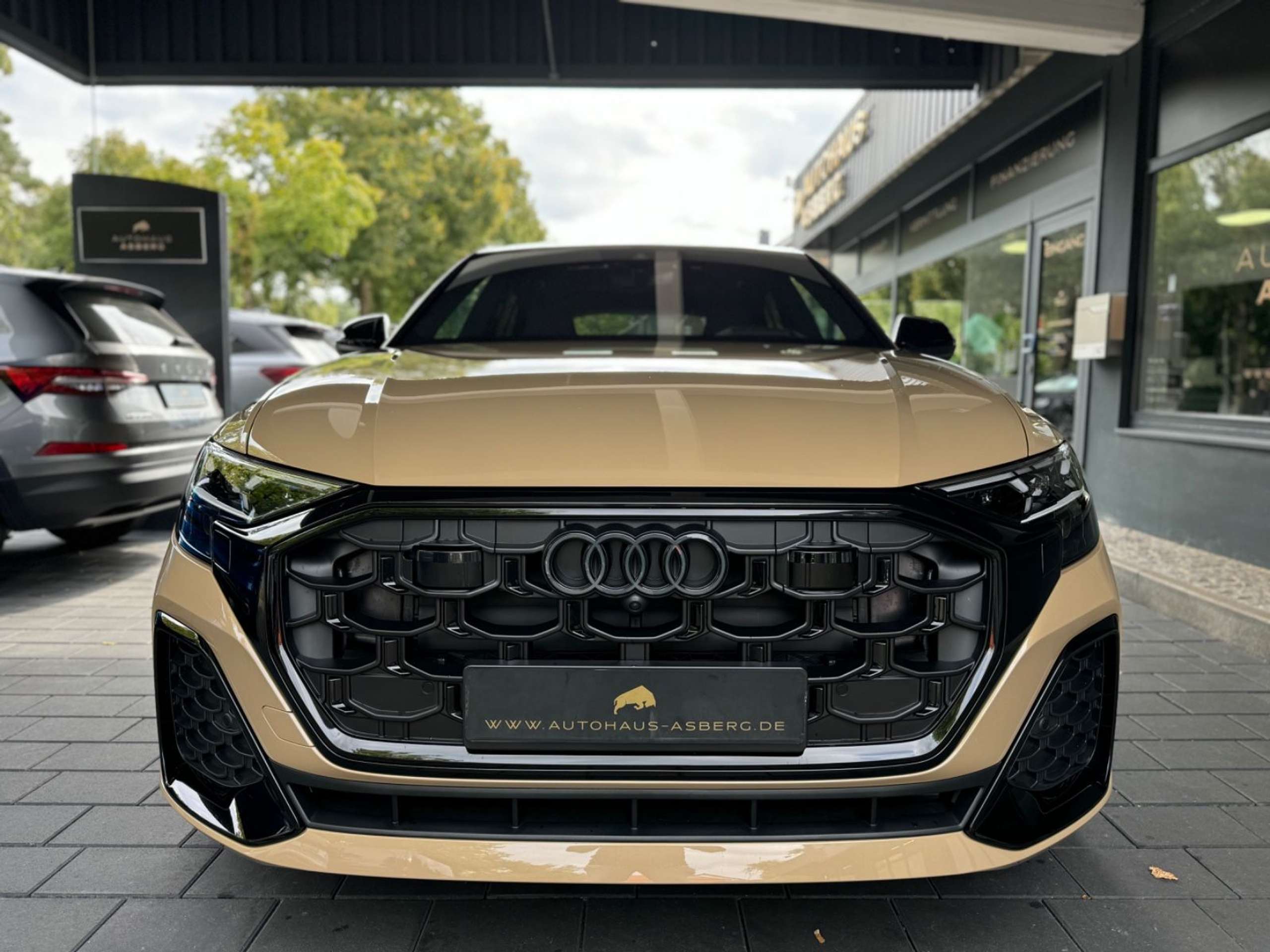 Audi - Q8