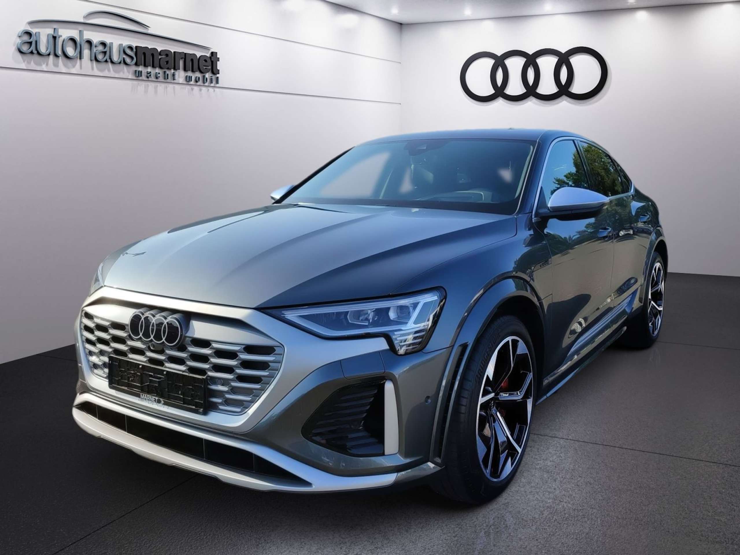 Audi - Q8