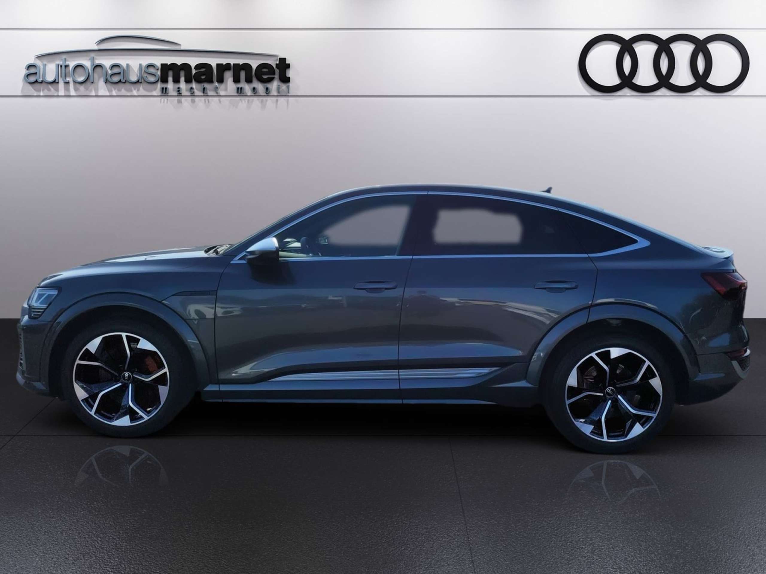 Audi - Q8