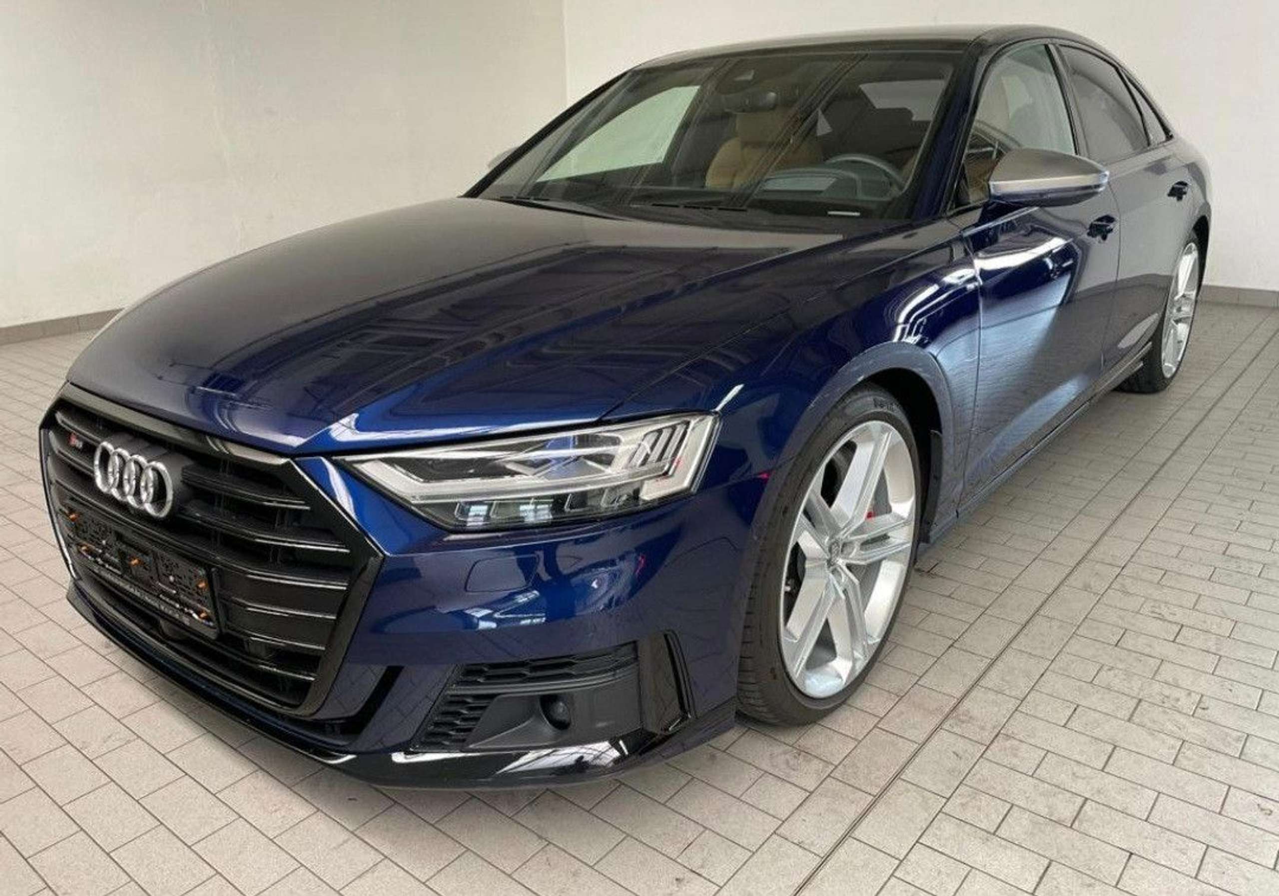 Audi - S8