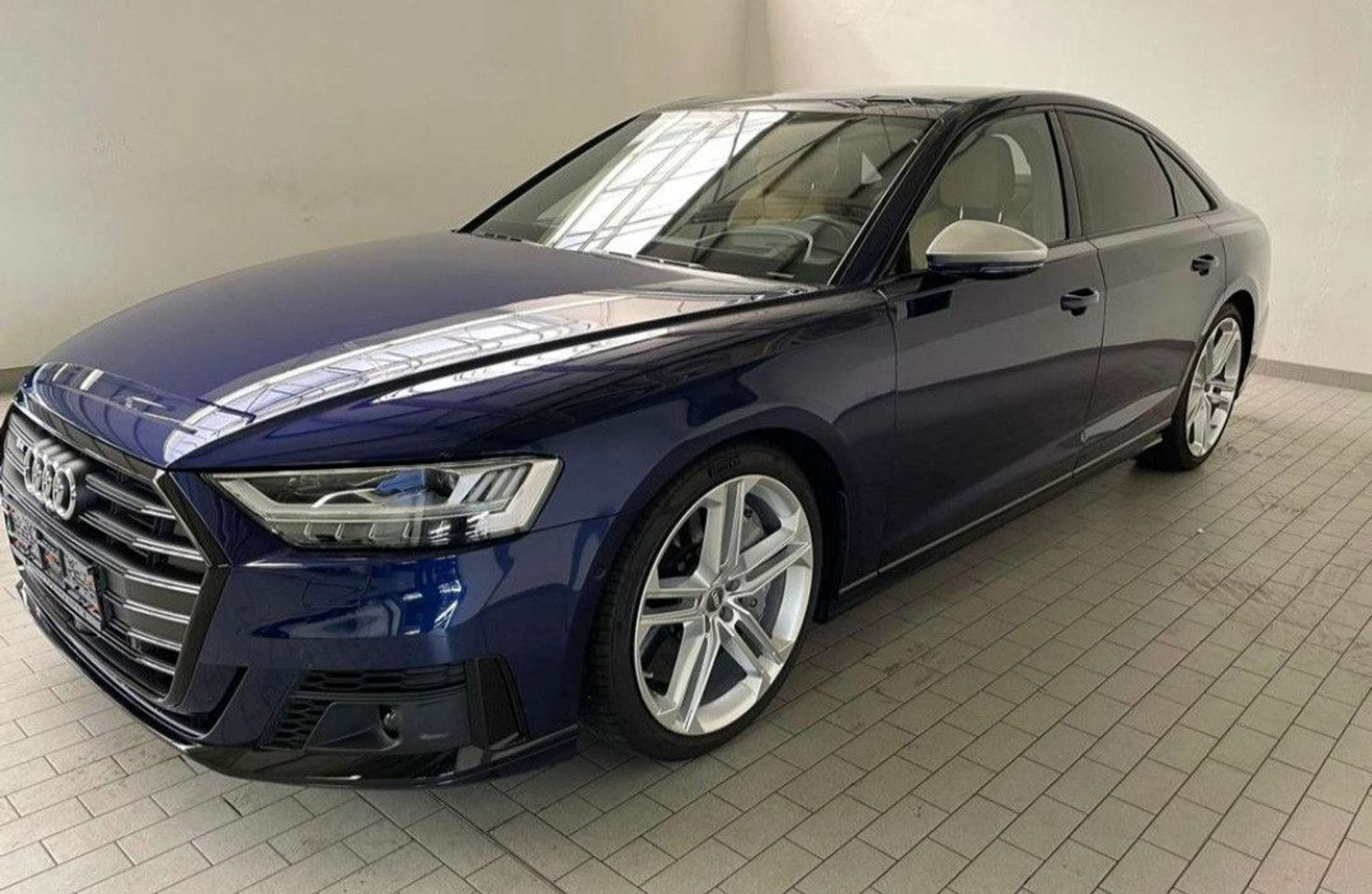 Audi - S8