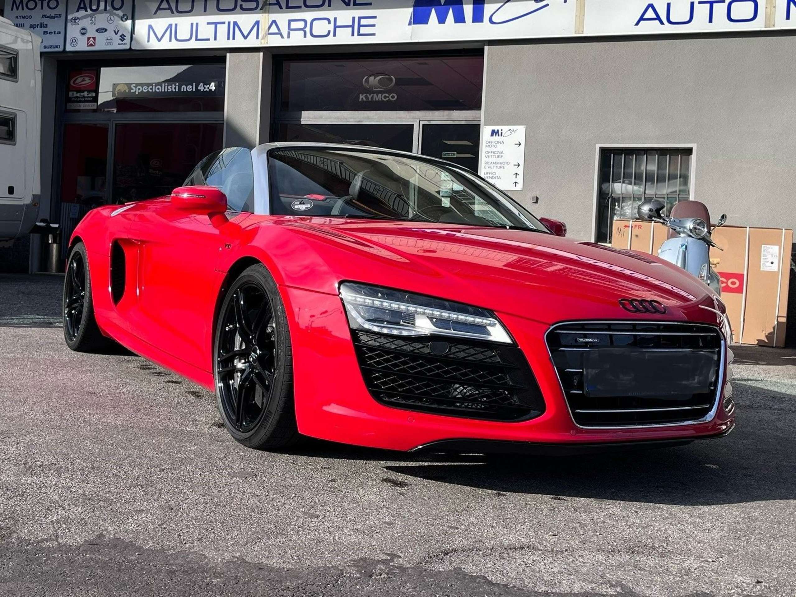 Audi - R8