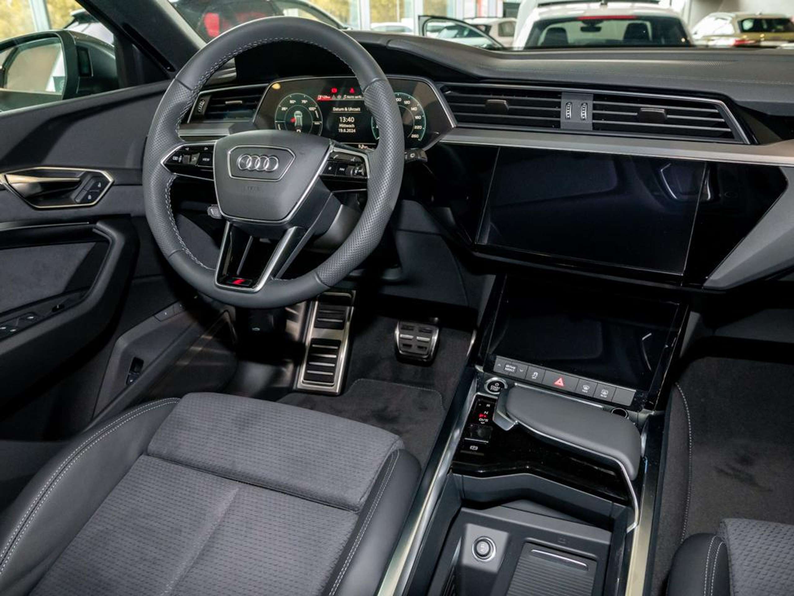 Audi - Q8