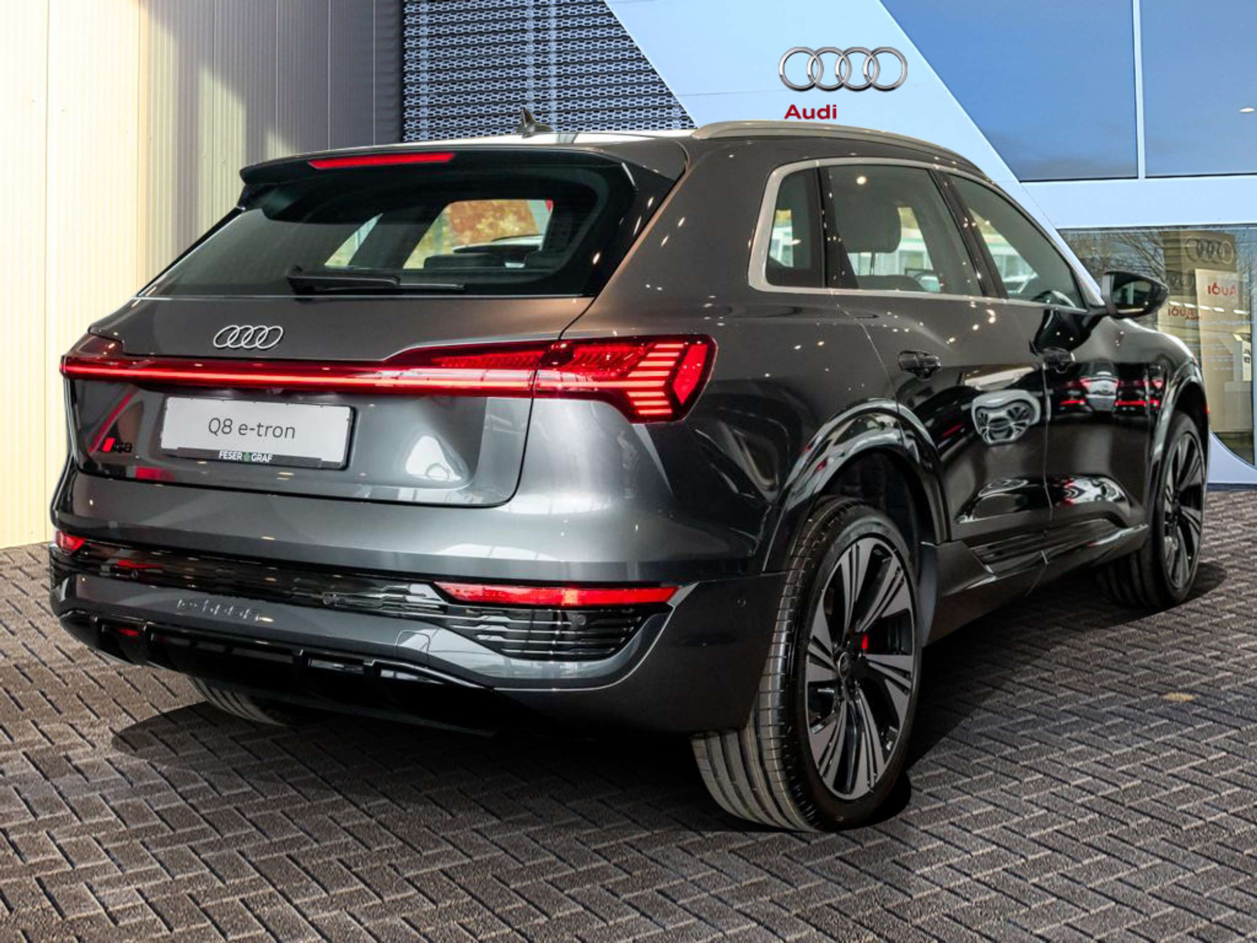 Audi - Q8