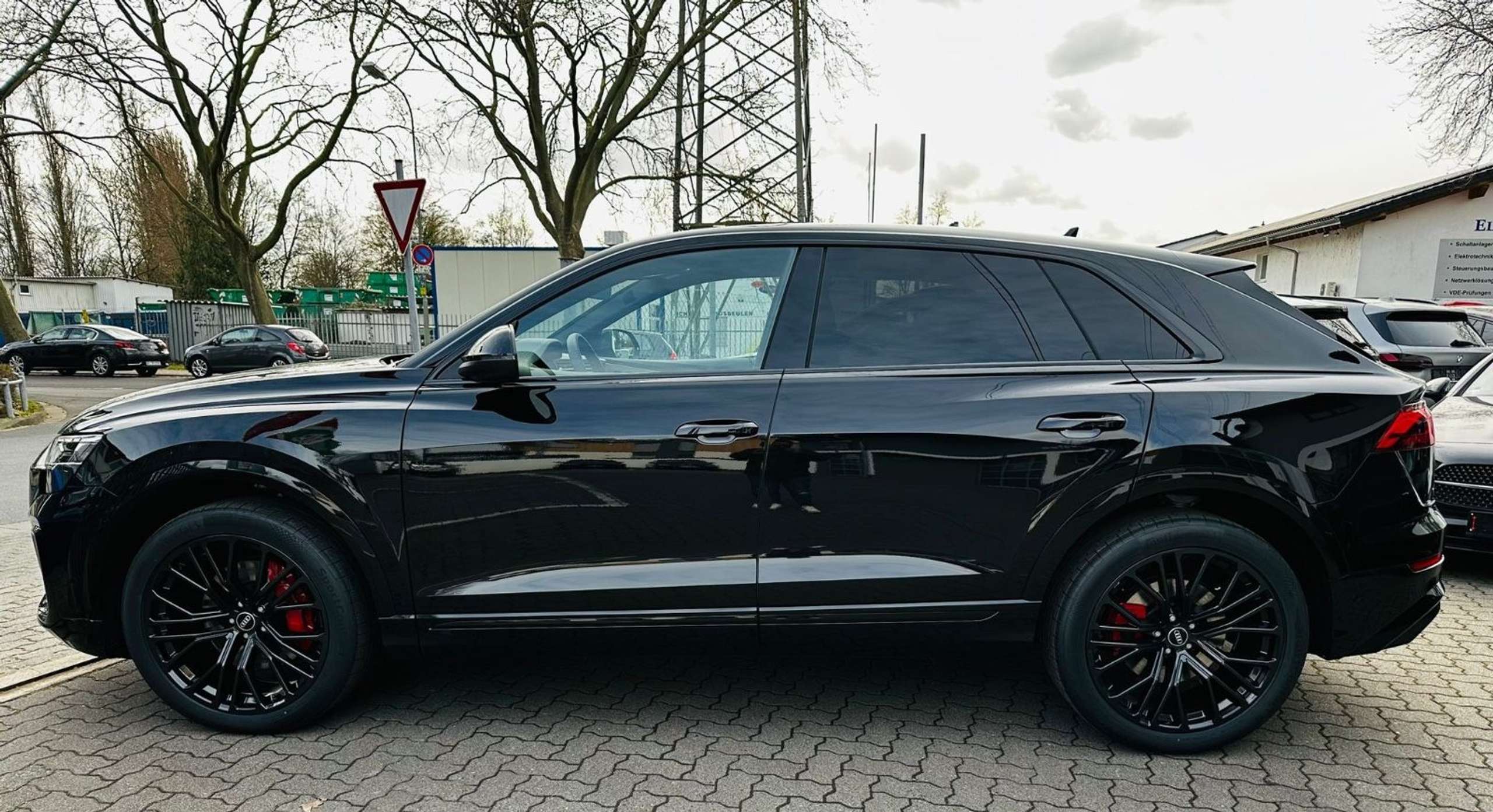 Audi - Q8