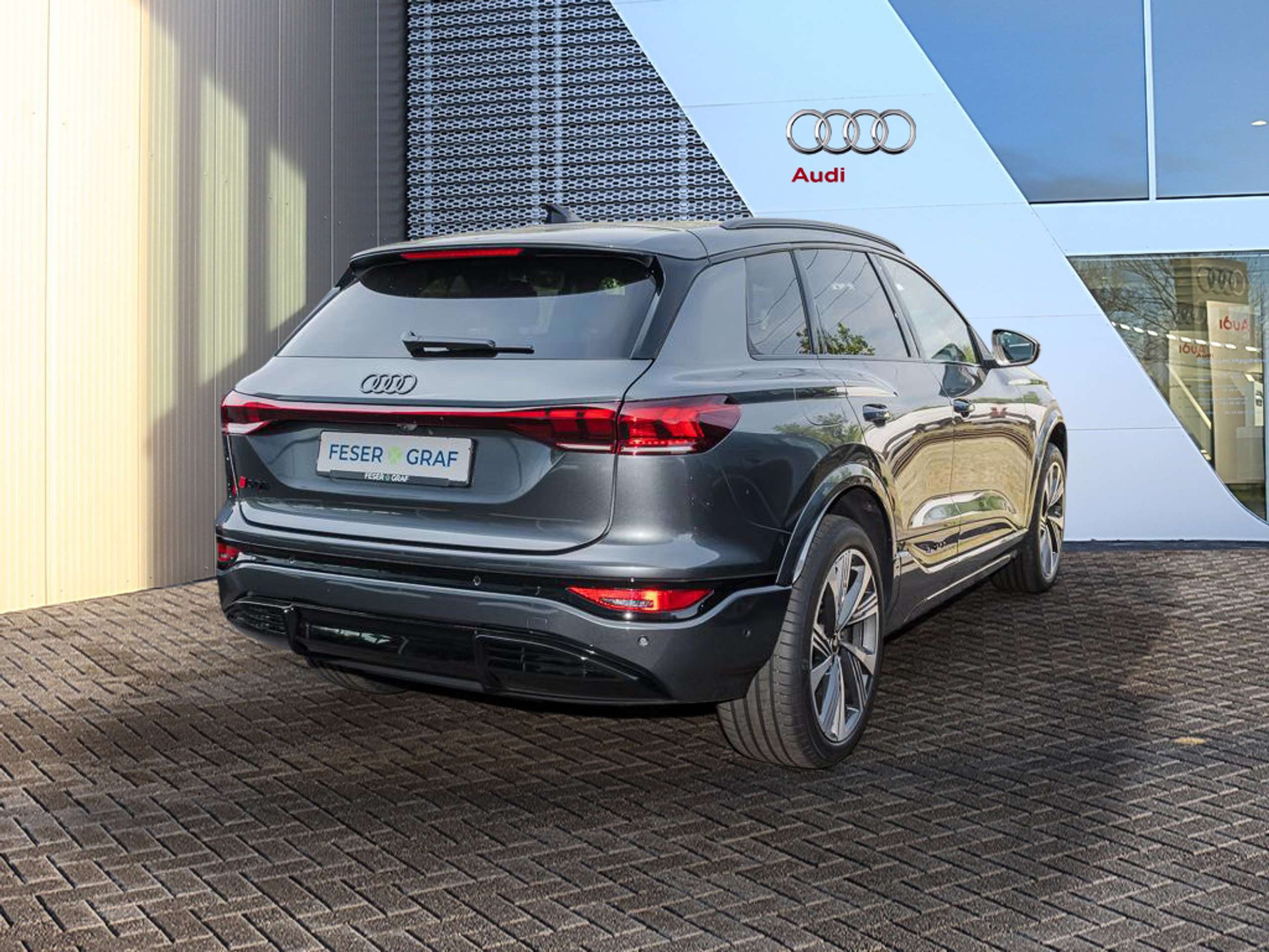 Audi - SQ6