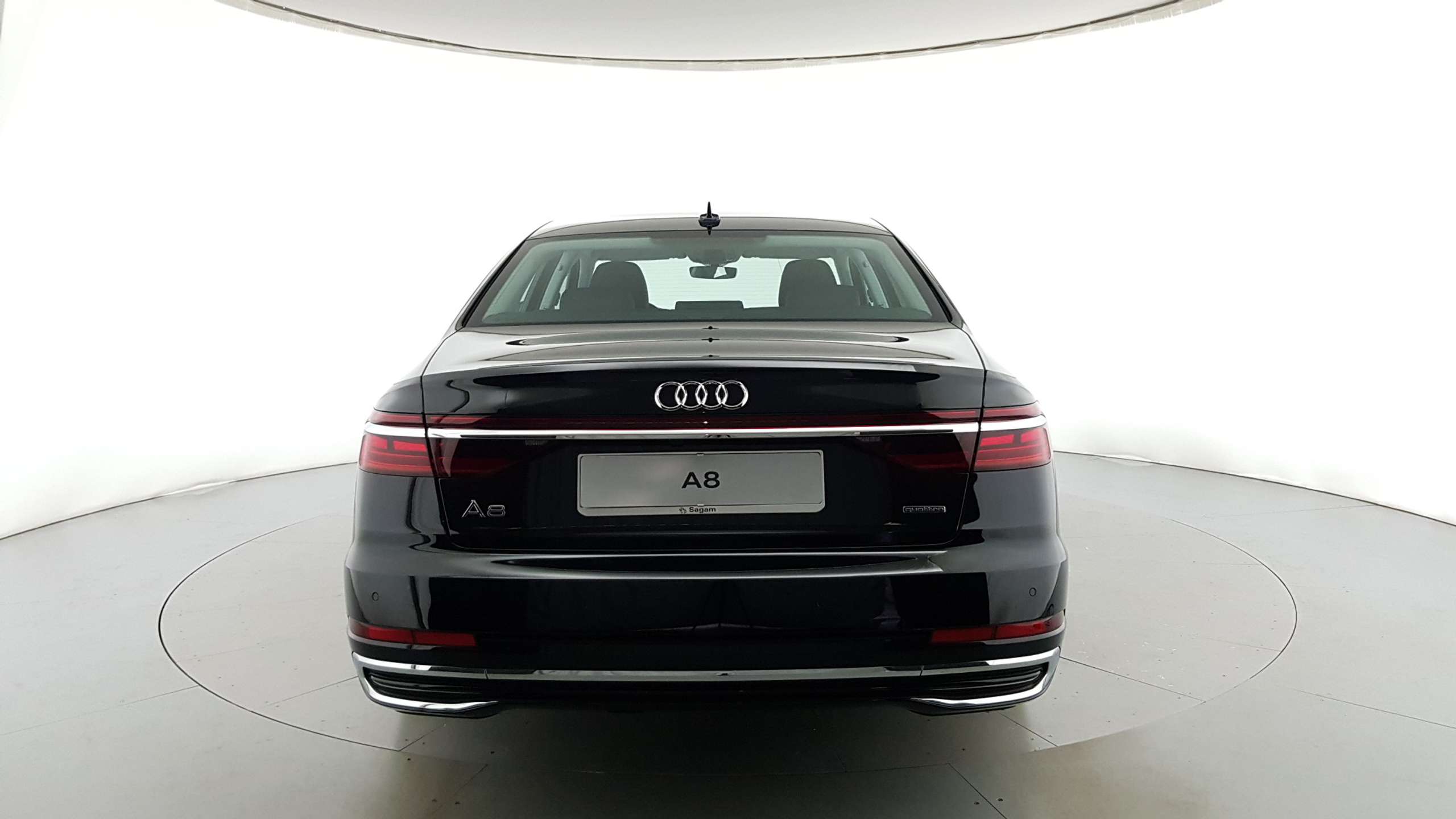 Audi - A8