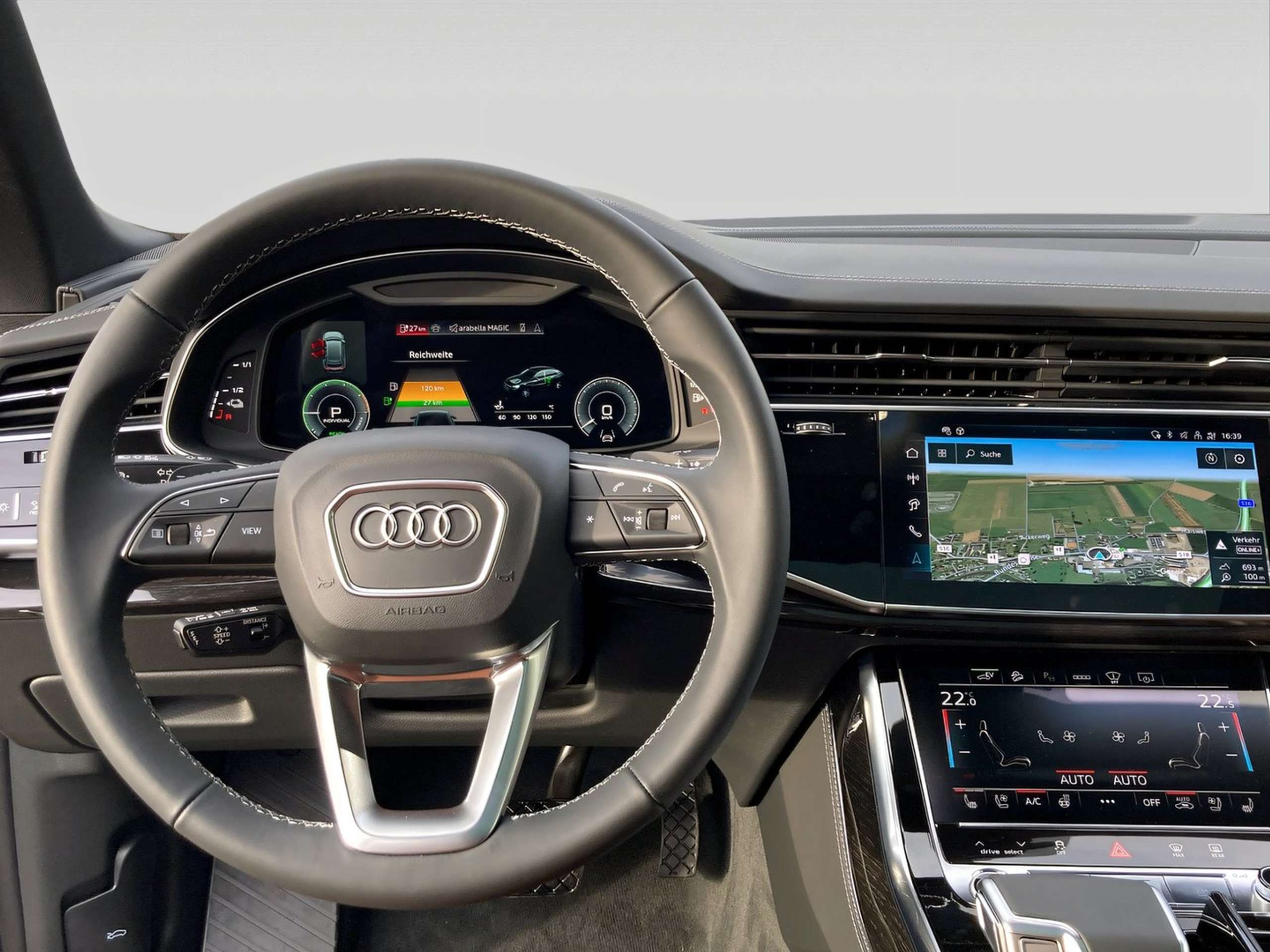 Audi - Q8